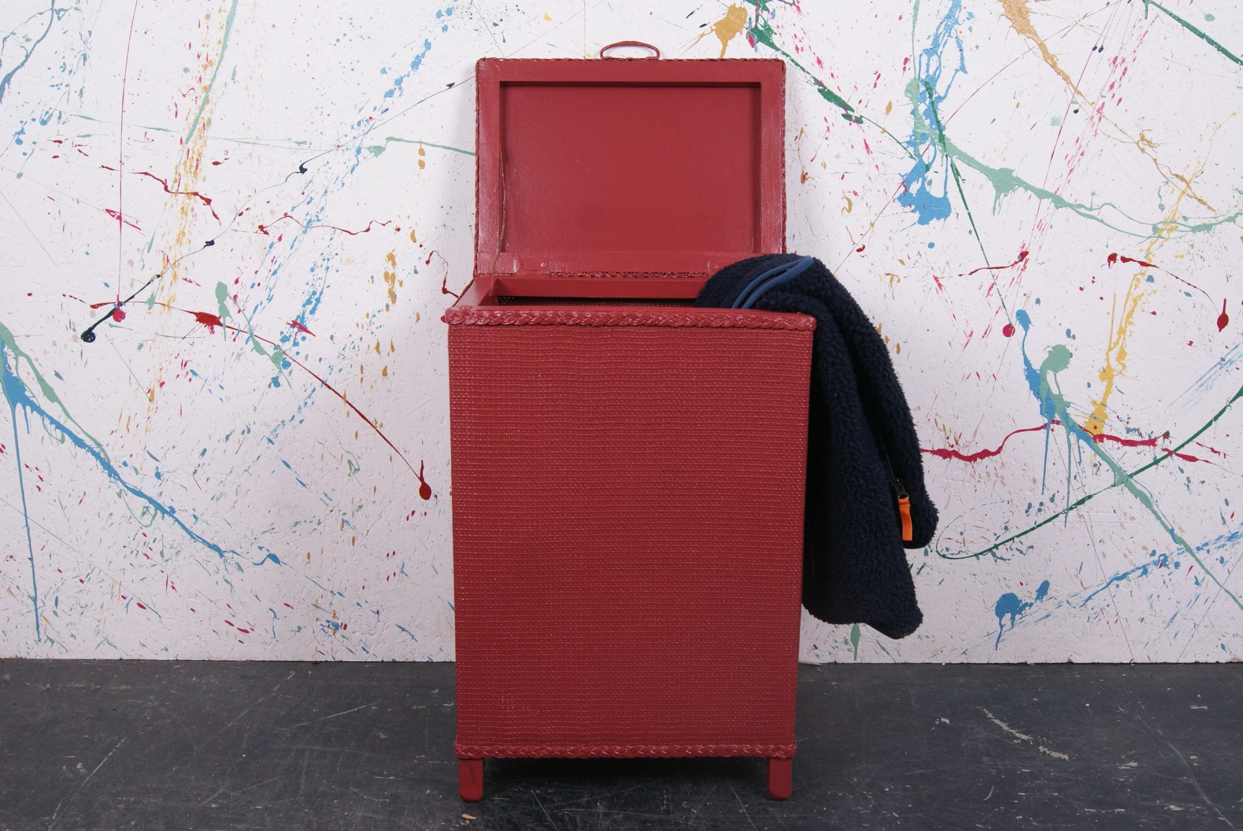 eating-room-red-laundry-basket-6