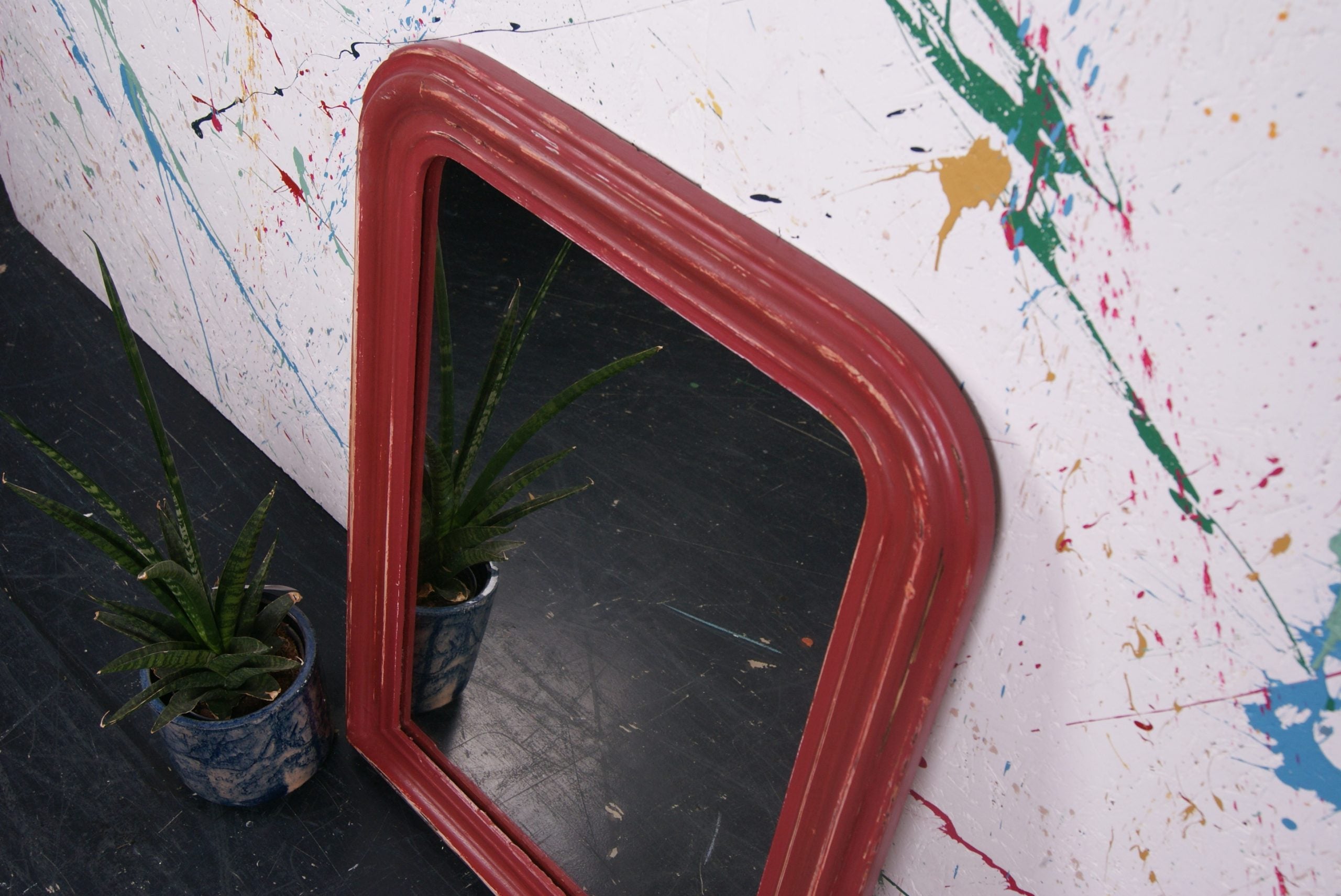 eating-room-red-mirror-2
