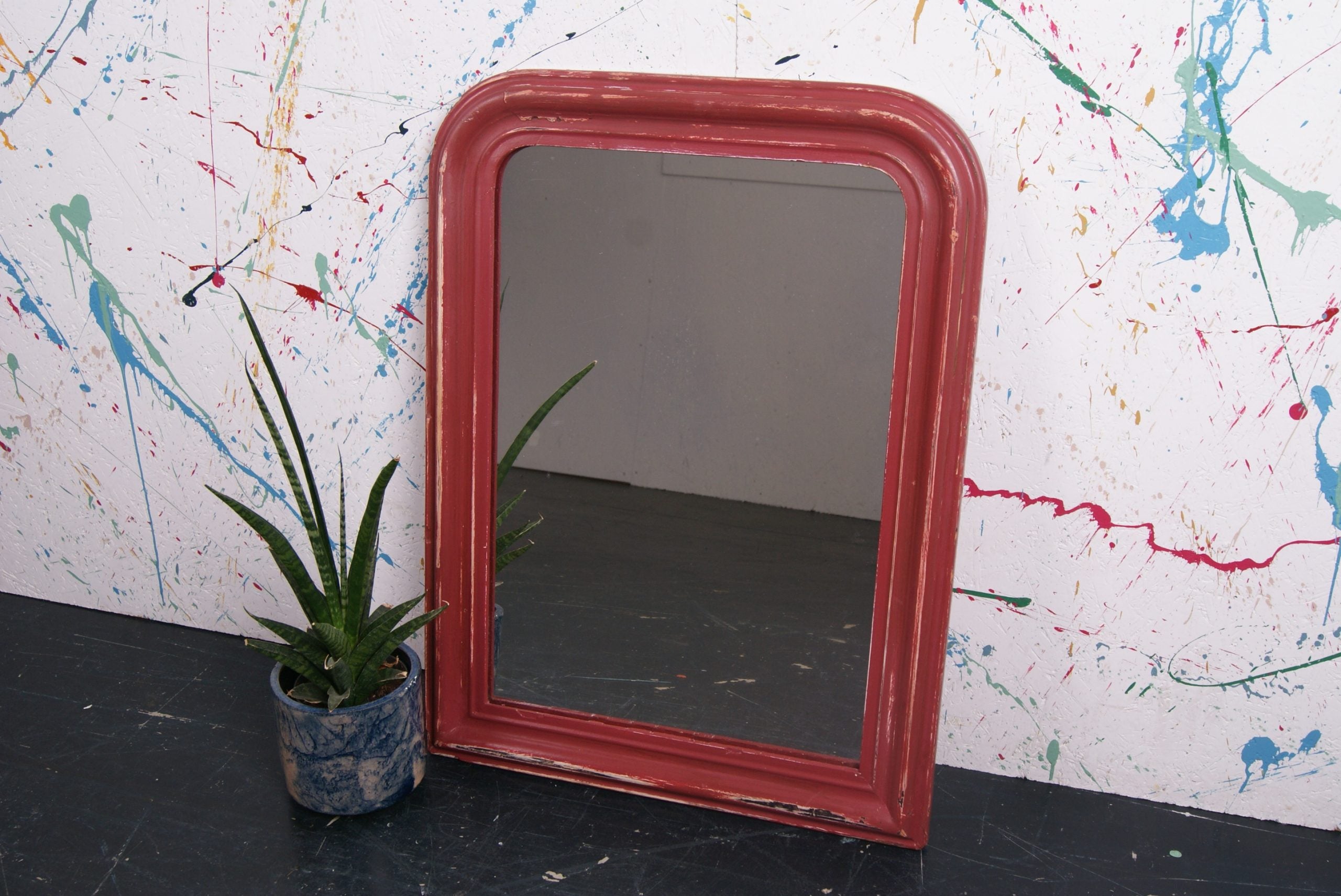 eating-room-red-mirror-3