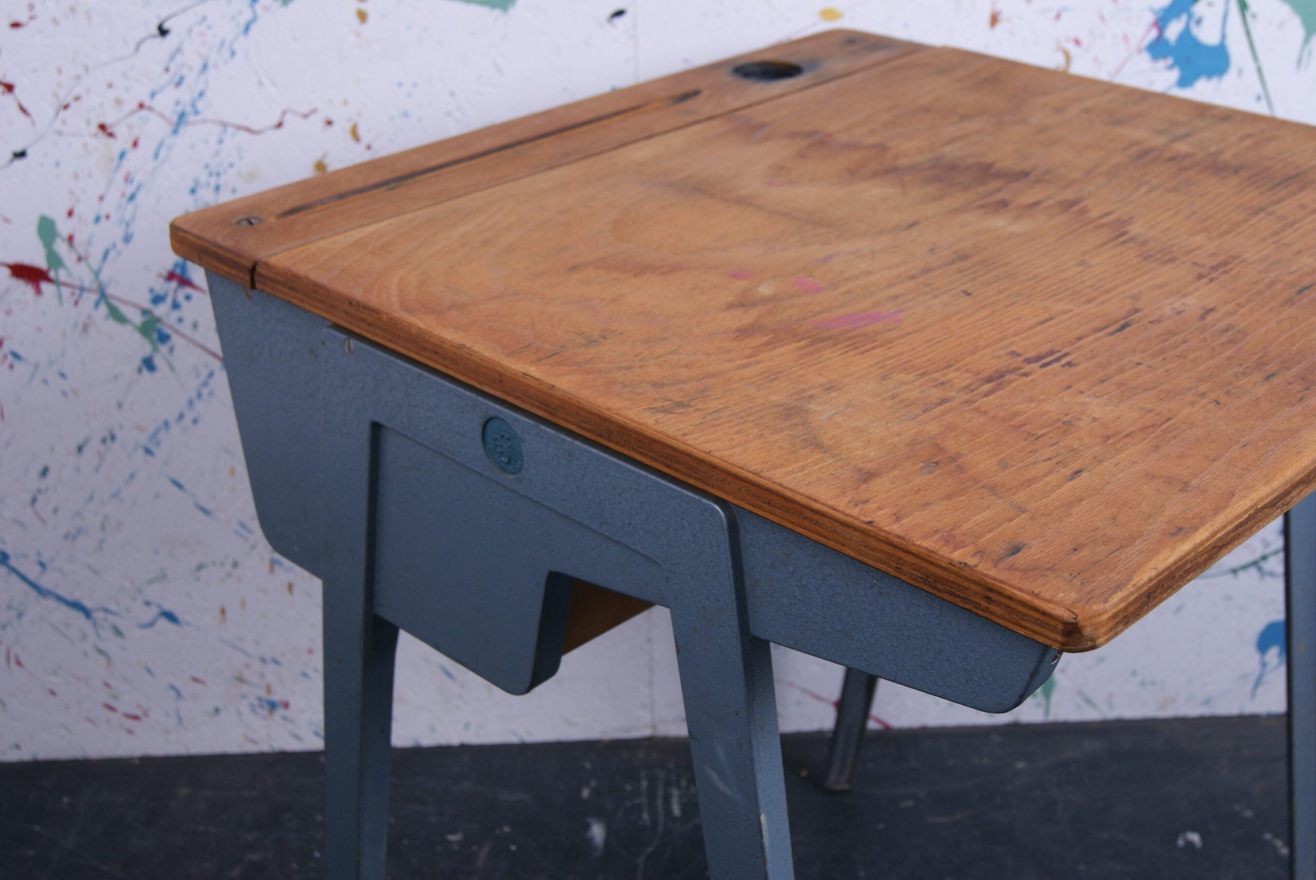 esavian-compass-legged-desk-4