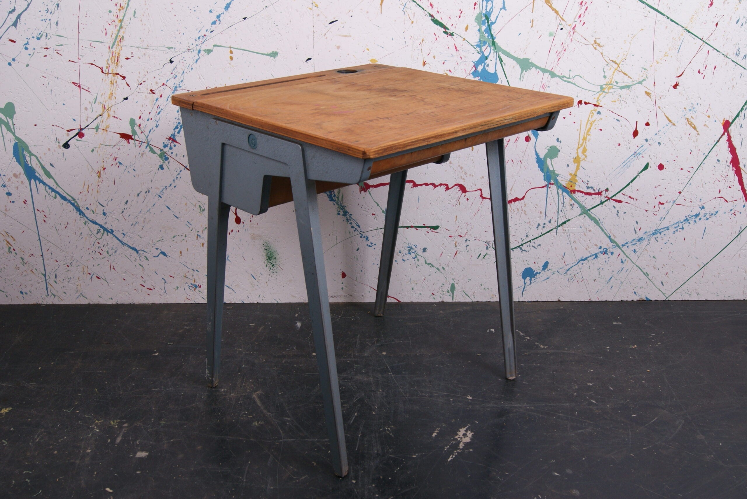 esavian-compass-legged-desk-5