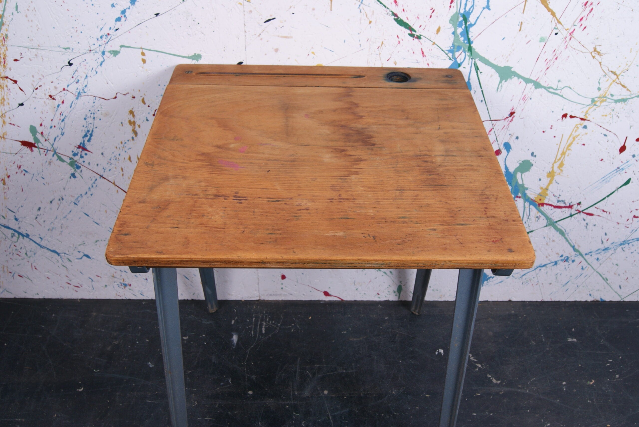 esavian-compass-legged-desk-6