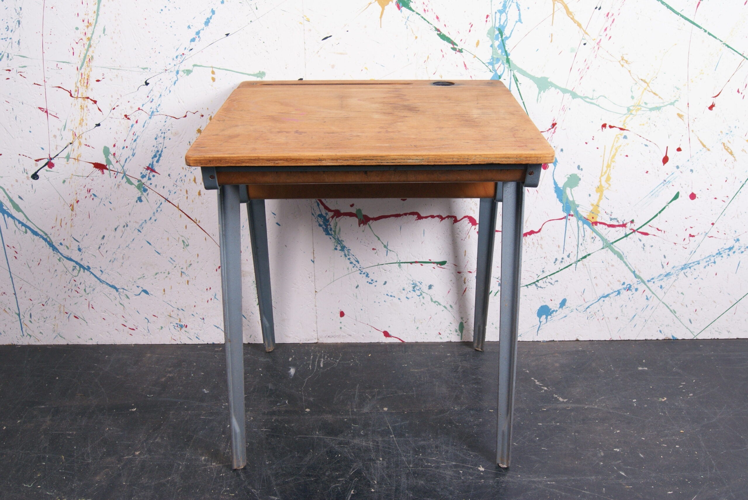 esavian-compass-legged-desk-7