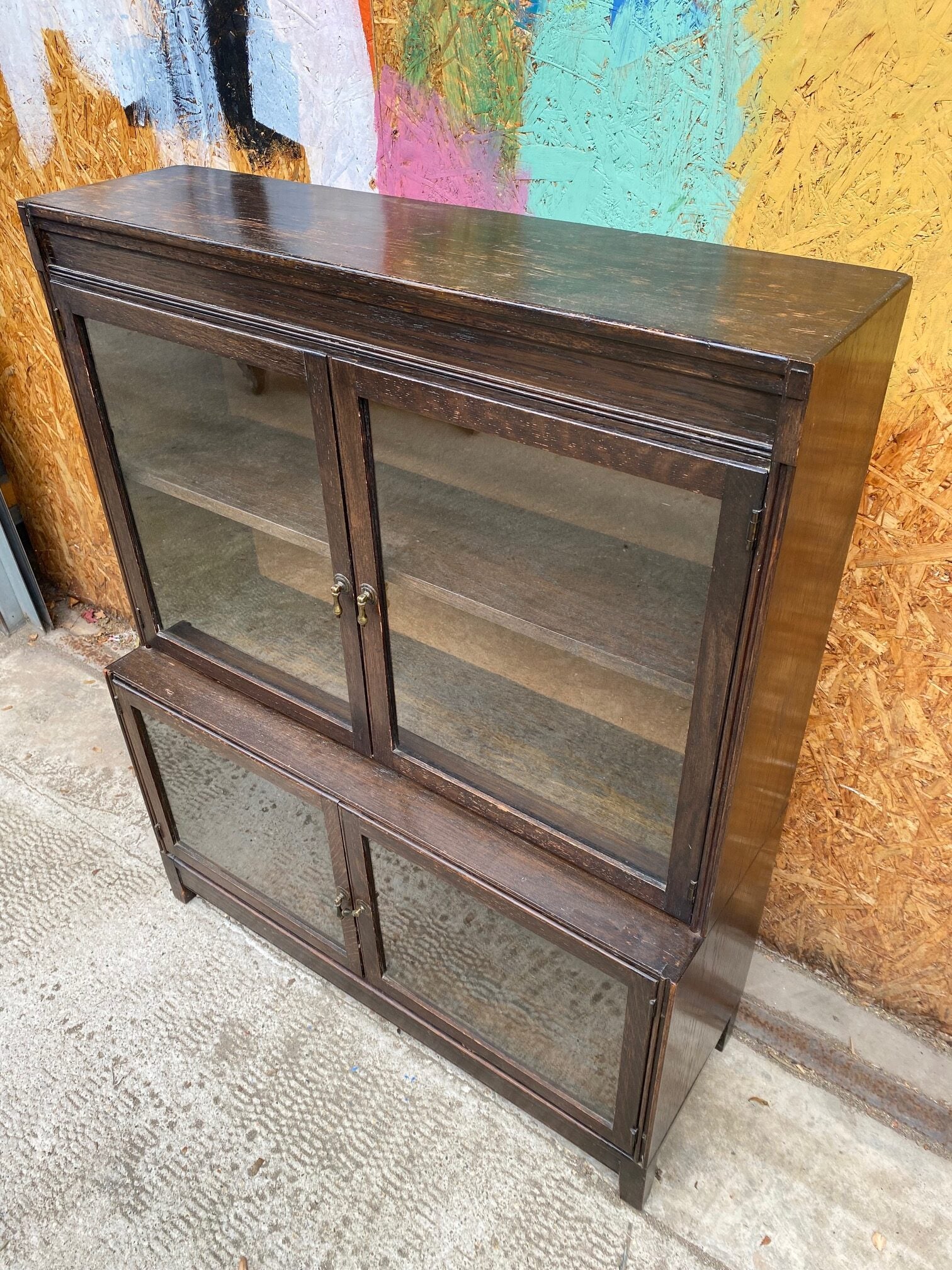 esavian-glass-cabinet-2