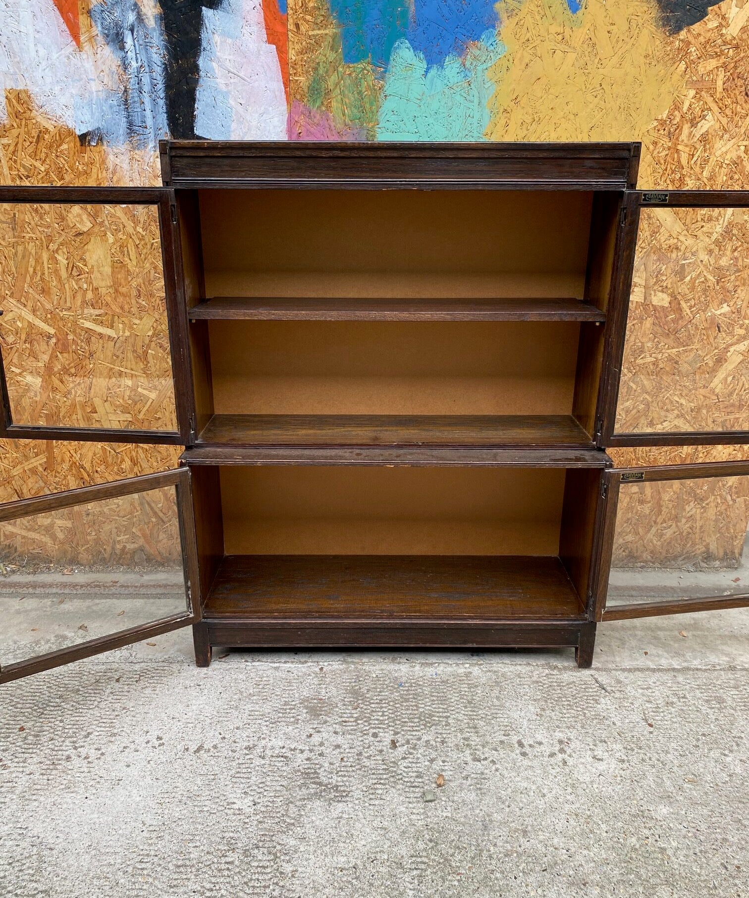 esavian-glass-cabinet-3