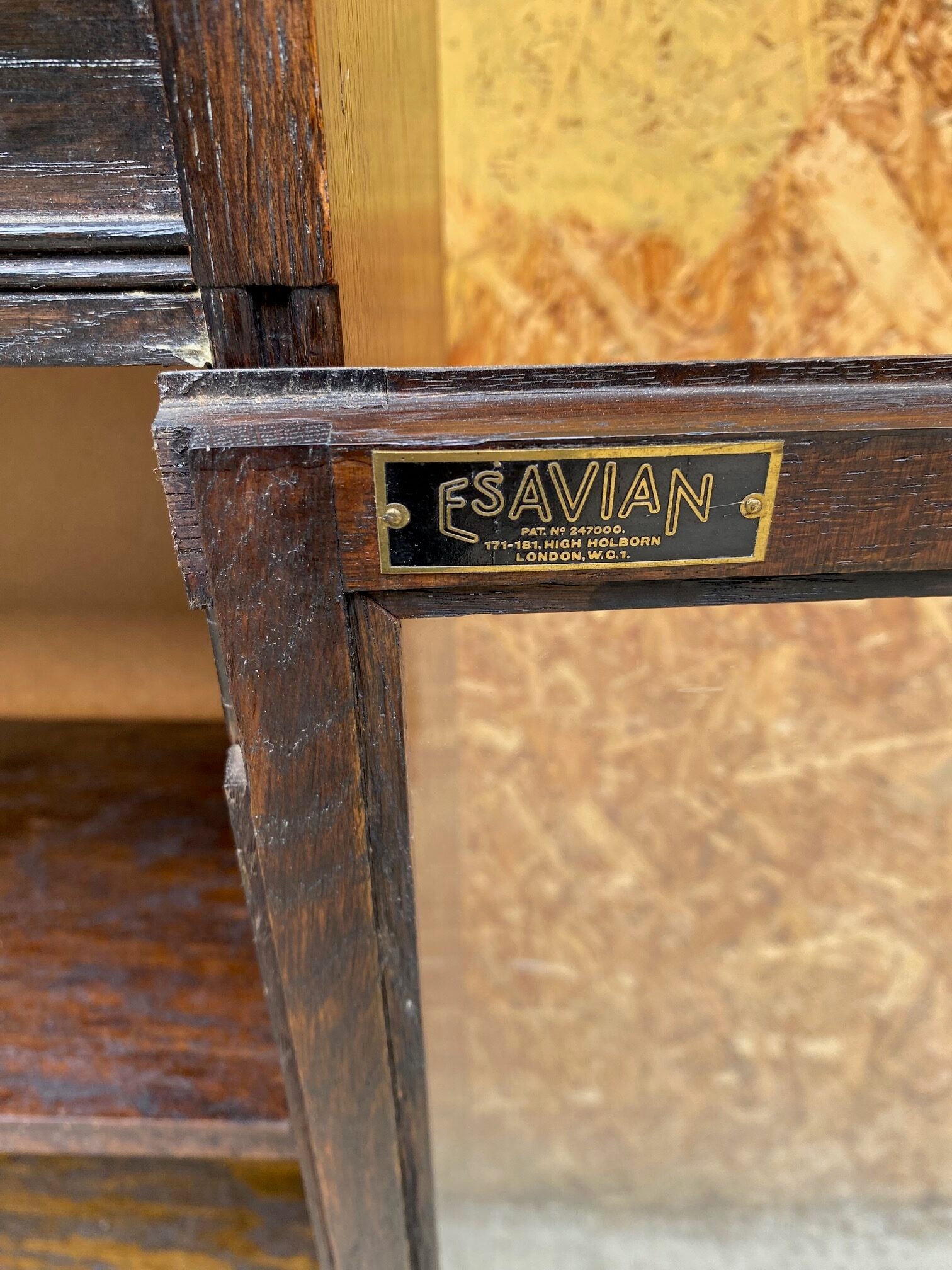 esavian-glass-cabinet-4