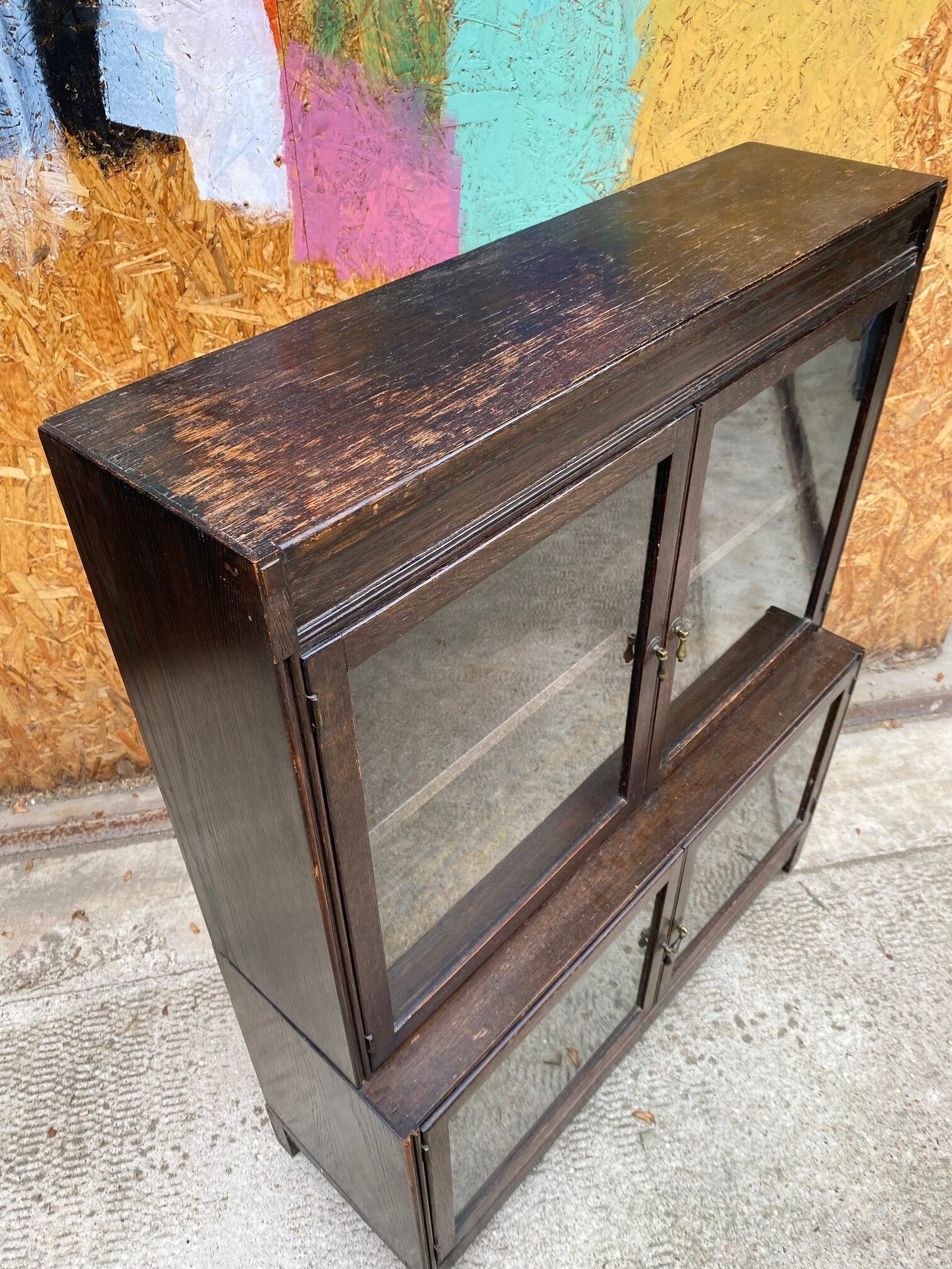 esavian-glass-cabinet-9