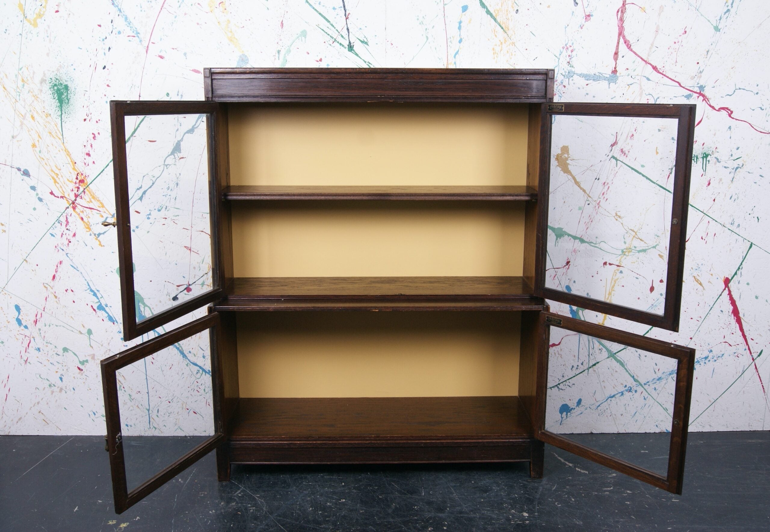 esavian-glass-cabinet-yellow-back-2