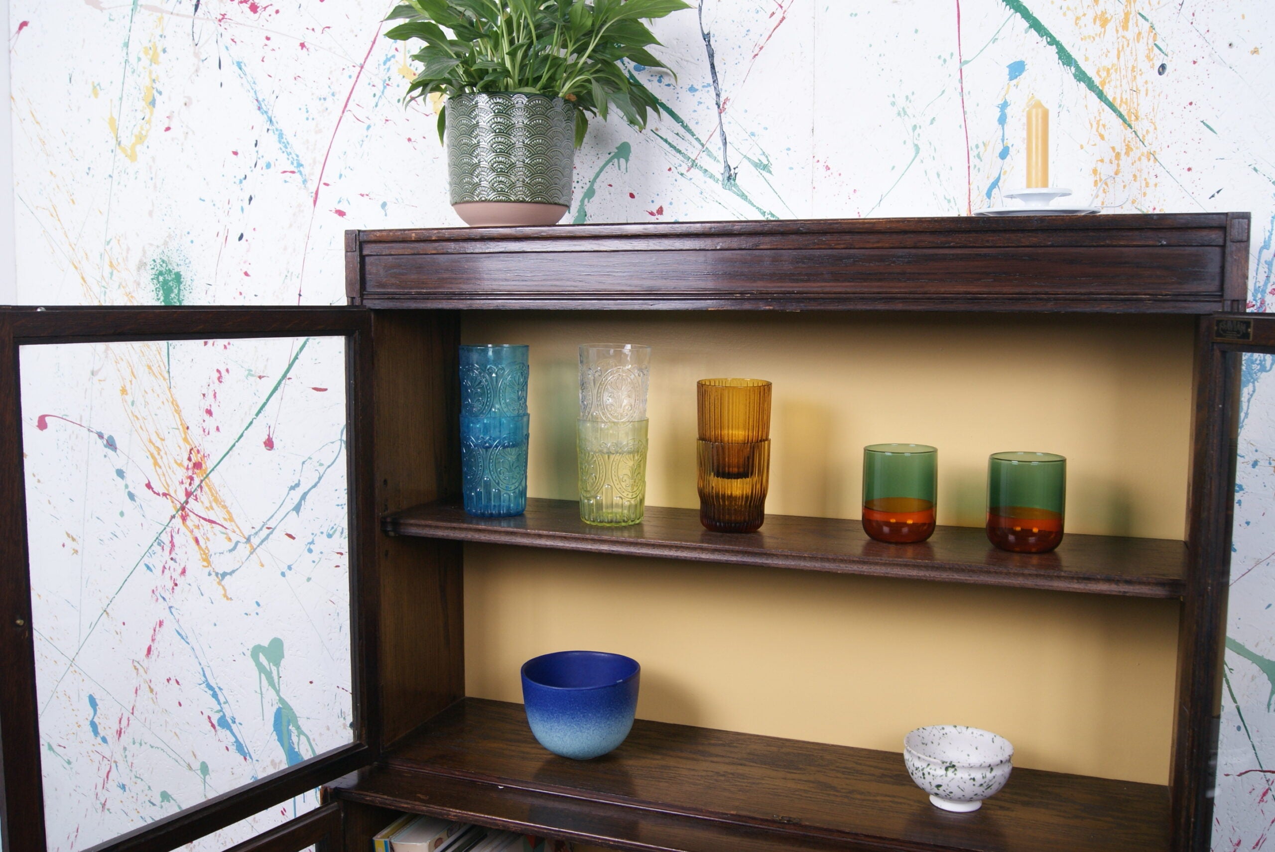 esavian-glass-cabinet-yellow-back-8