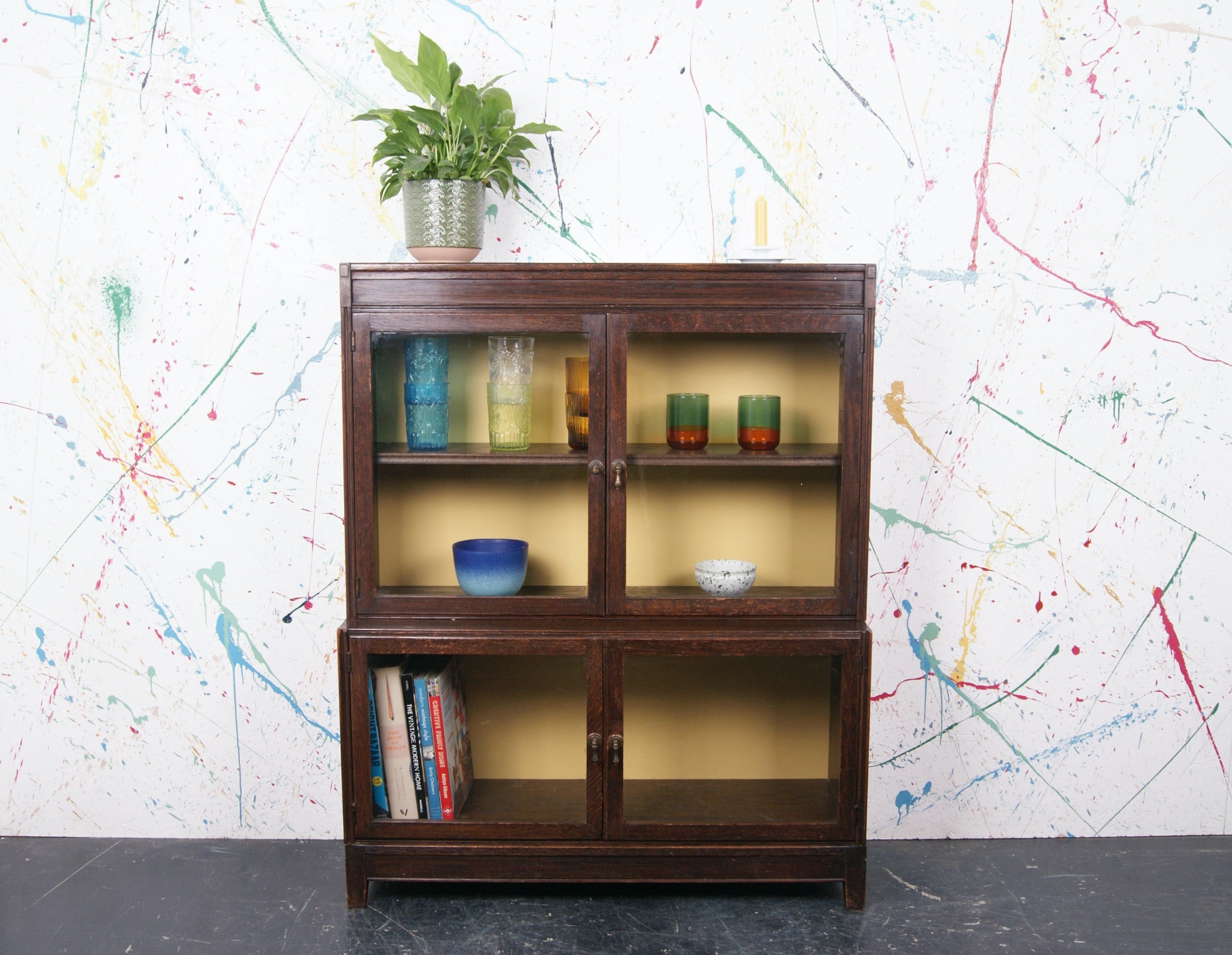 esavian-glass-cabinet-yellow-back-9