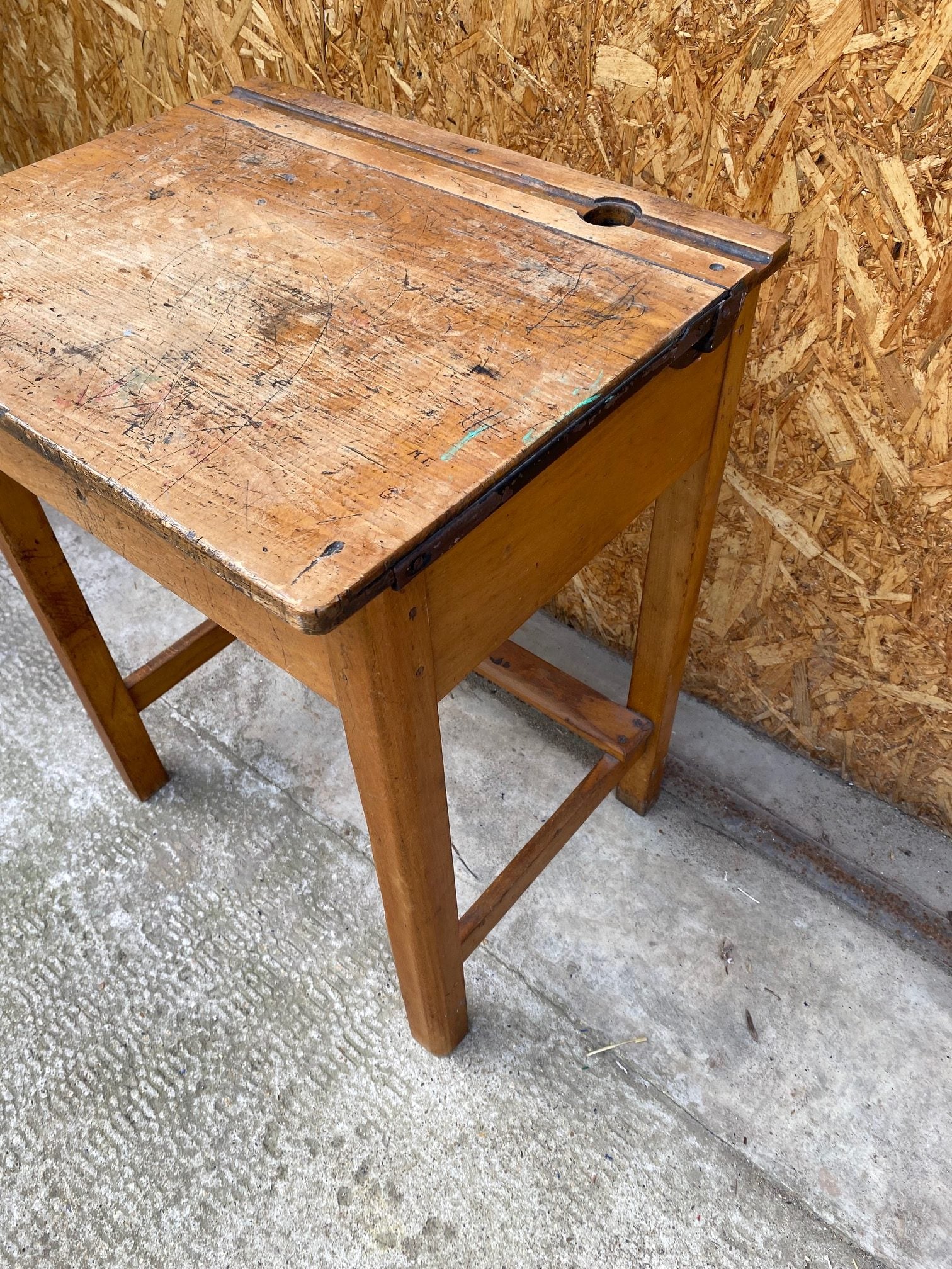 esavian-school-desk-3
