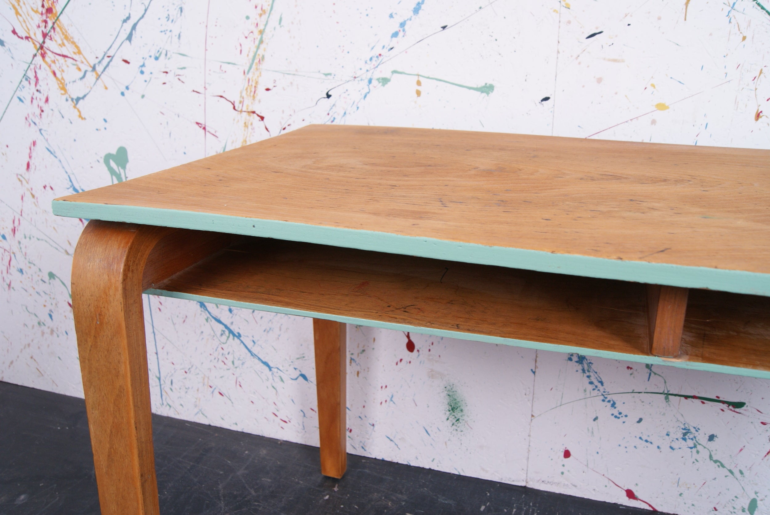 esavian-wooden-desk-1