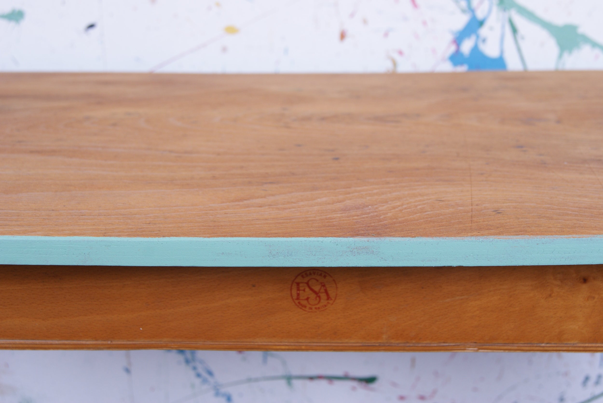 esavian-wooden-desk-4.