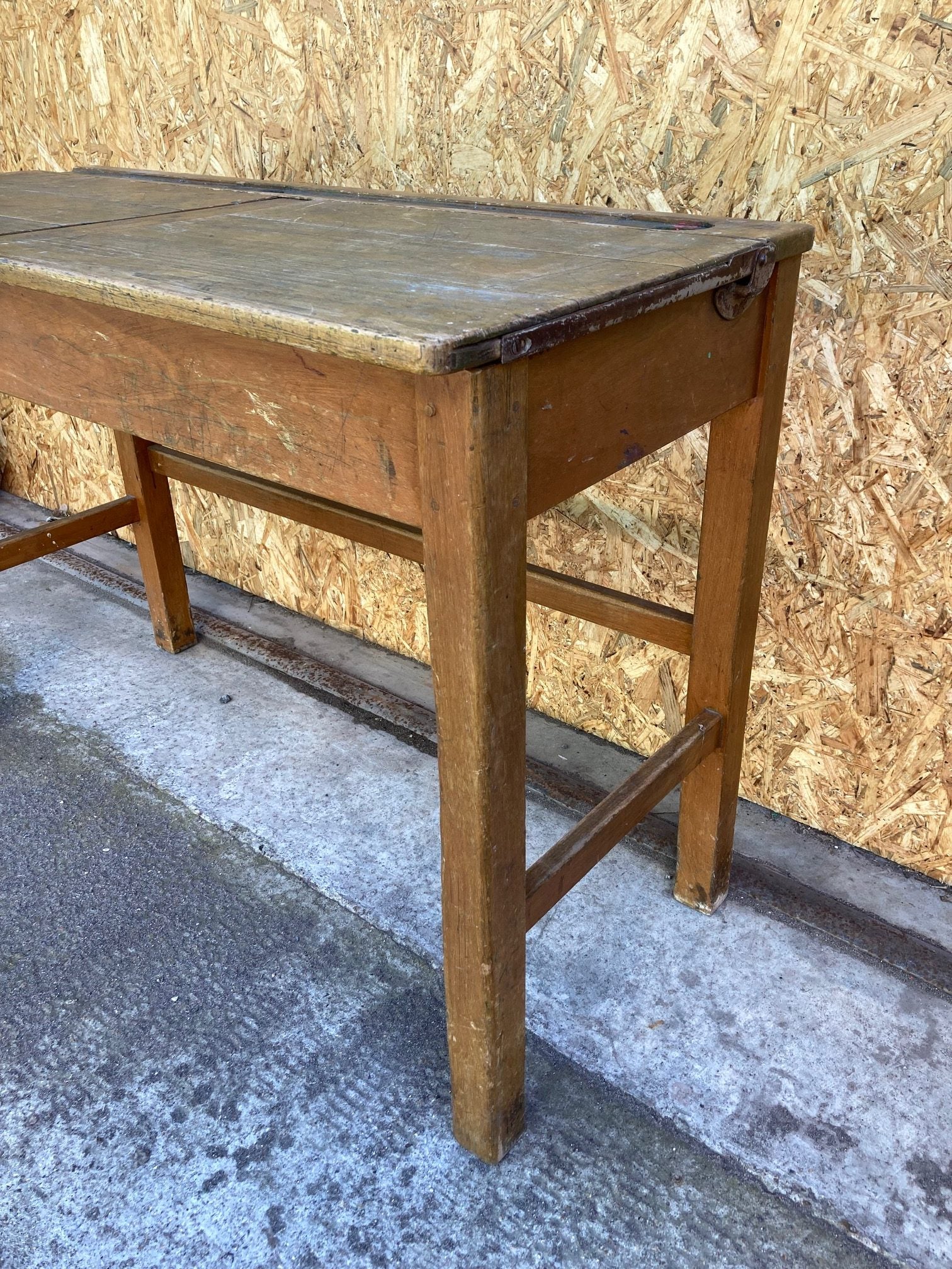 esavian-wooden-double-desk-2