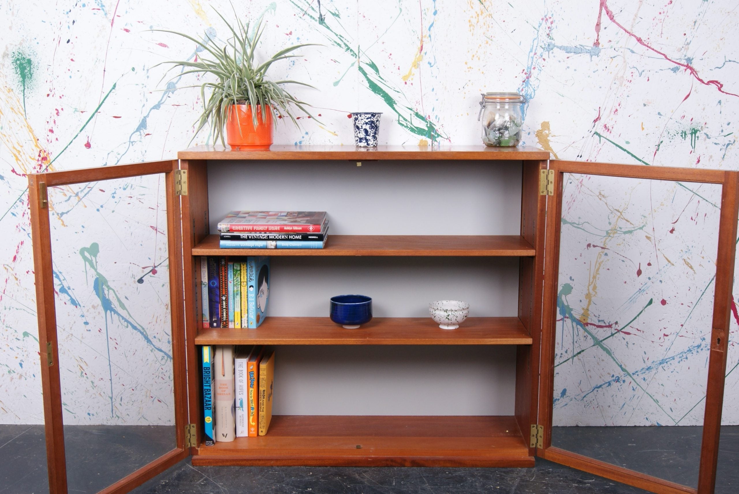 floor-glass-cabinet-7