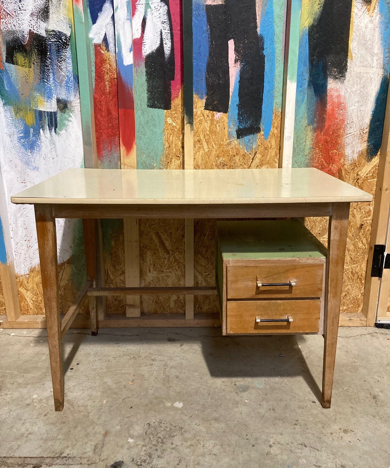 formica-desk-1