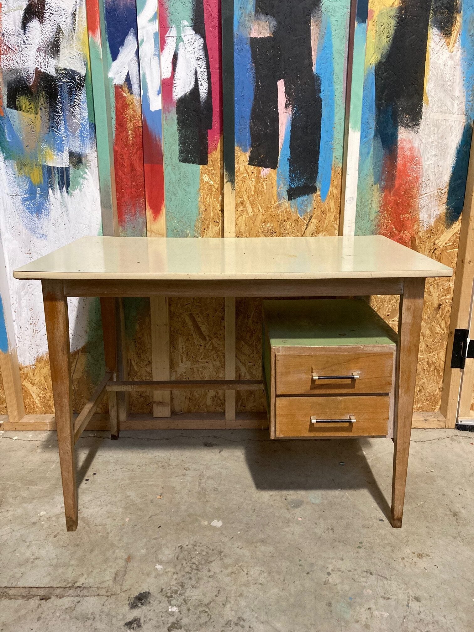 formica-desk-1