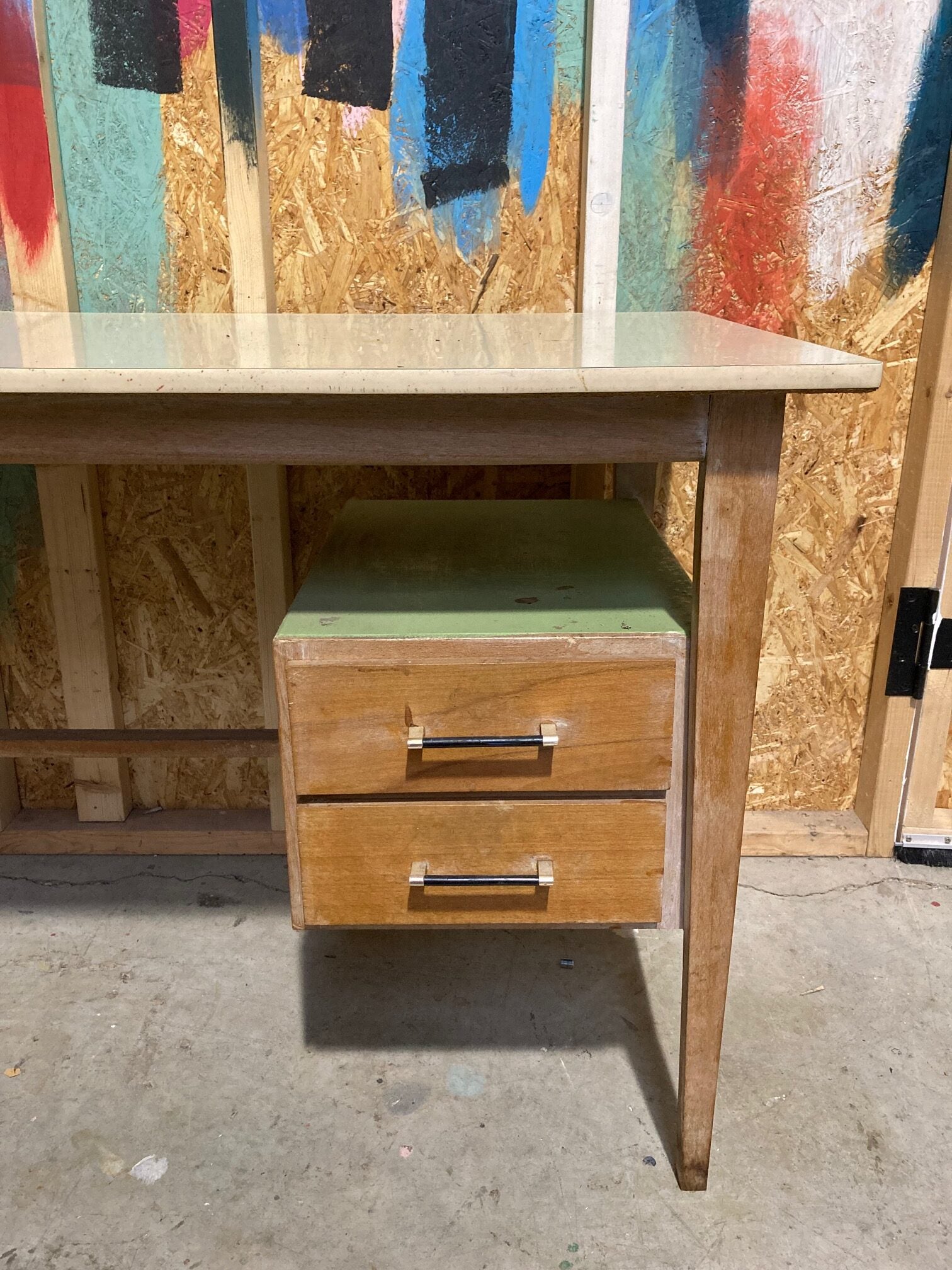 formica-desk-2