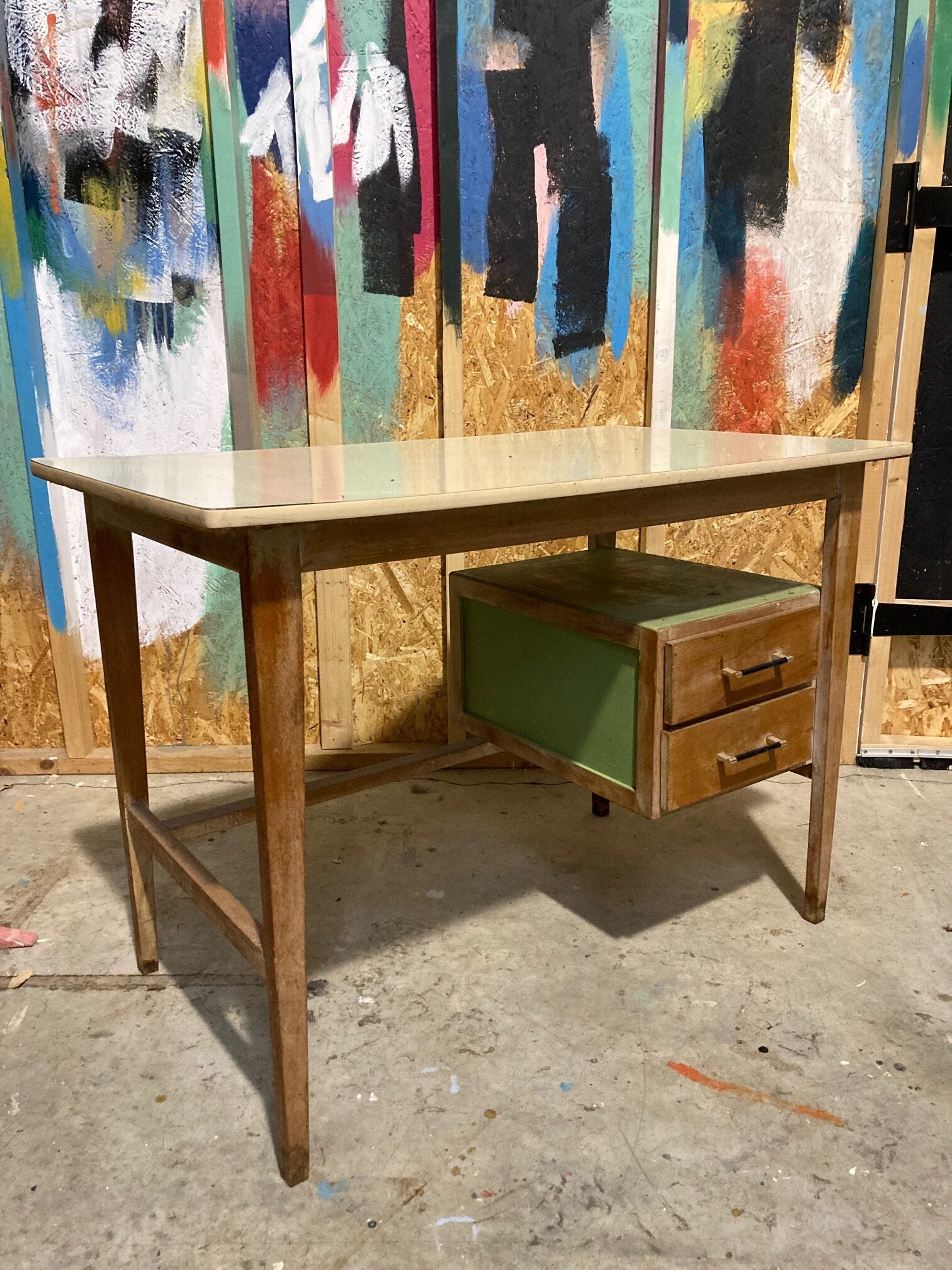 formica-desk-5