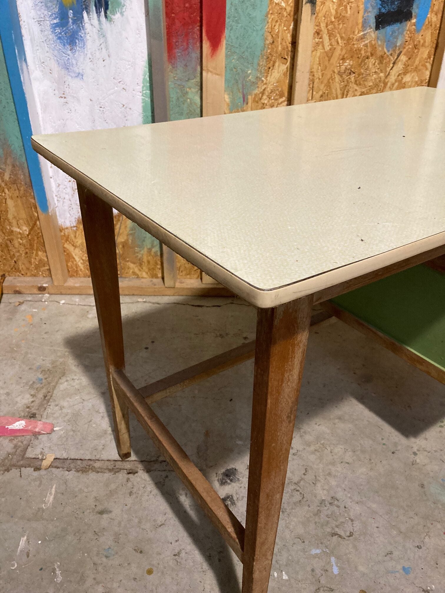 formica-desk-6