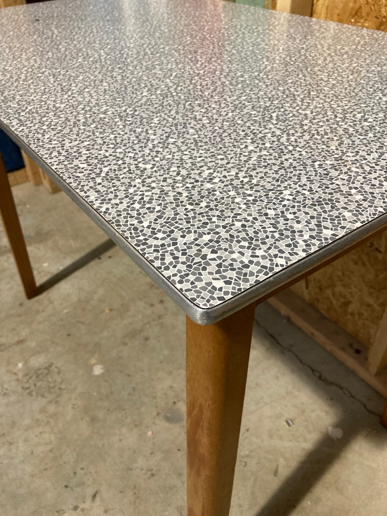 formica-table-3