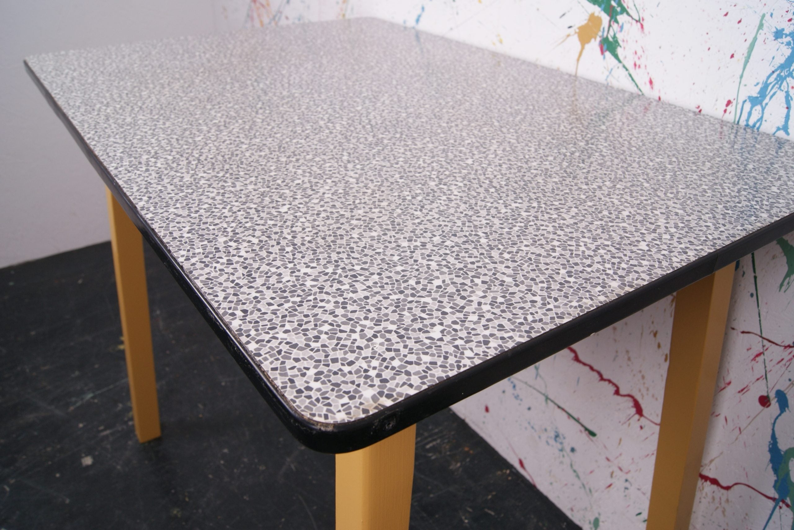formica-table-yellow-legs-1