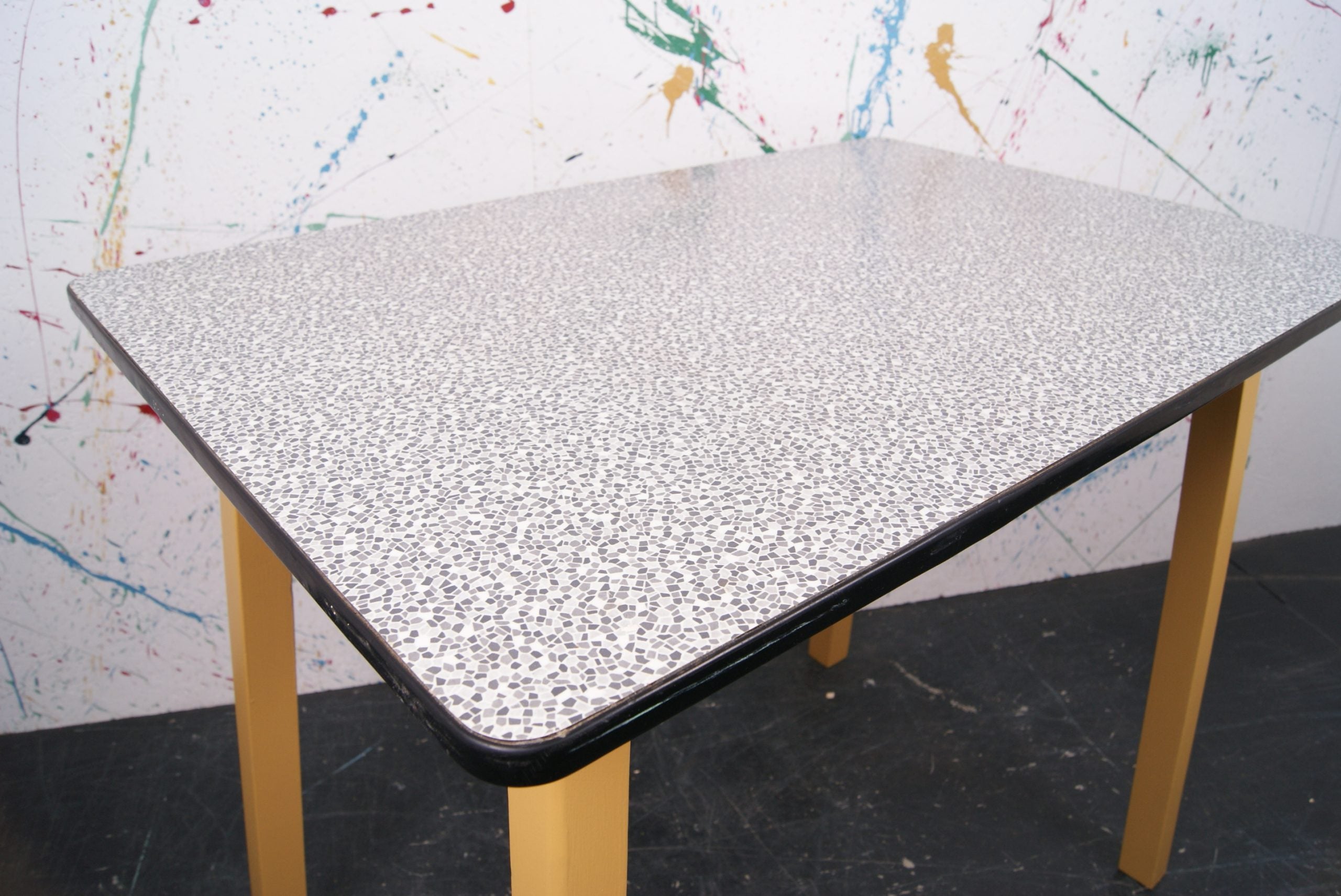 formica-table-yellow-legs-2