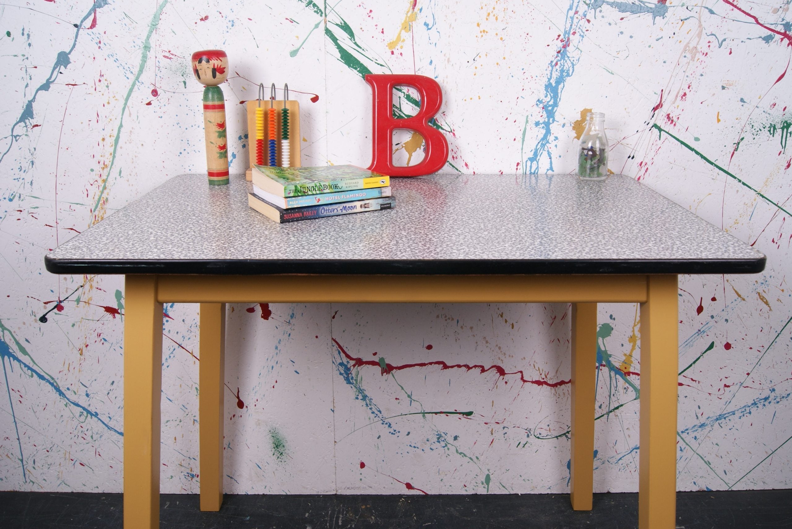 formica-table-yellow-legs-4