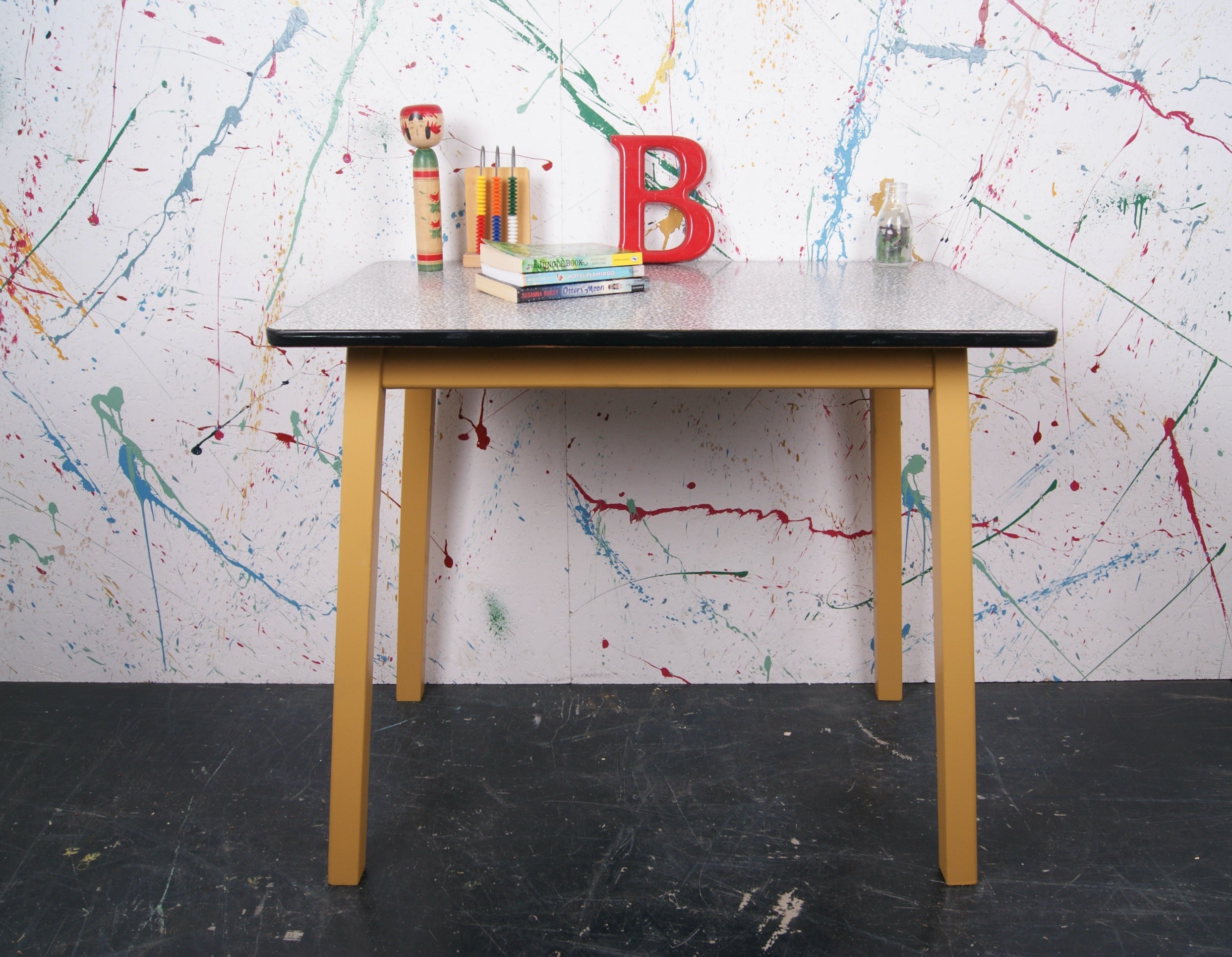 formica-table-yellow-legs-6
