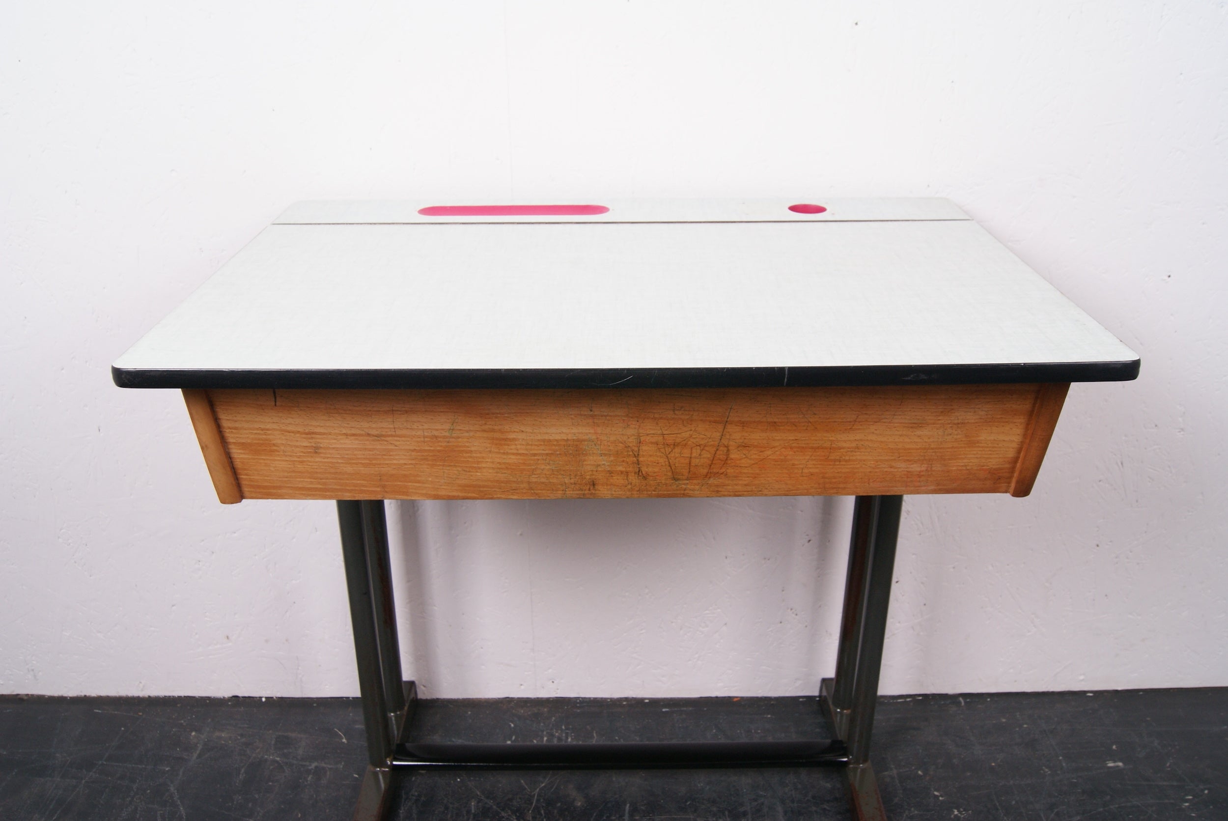 formica-topped-desk-2