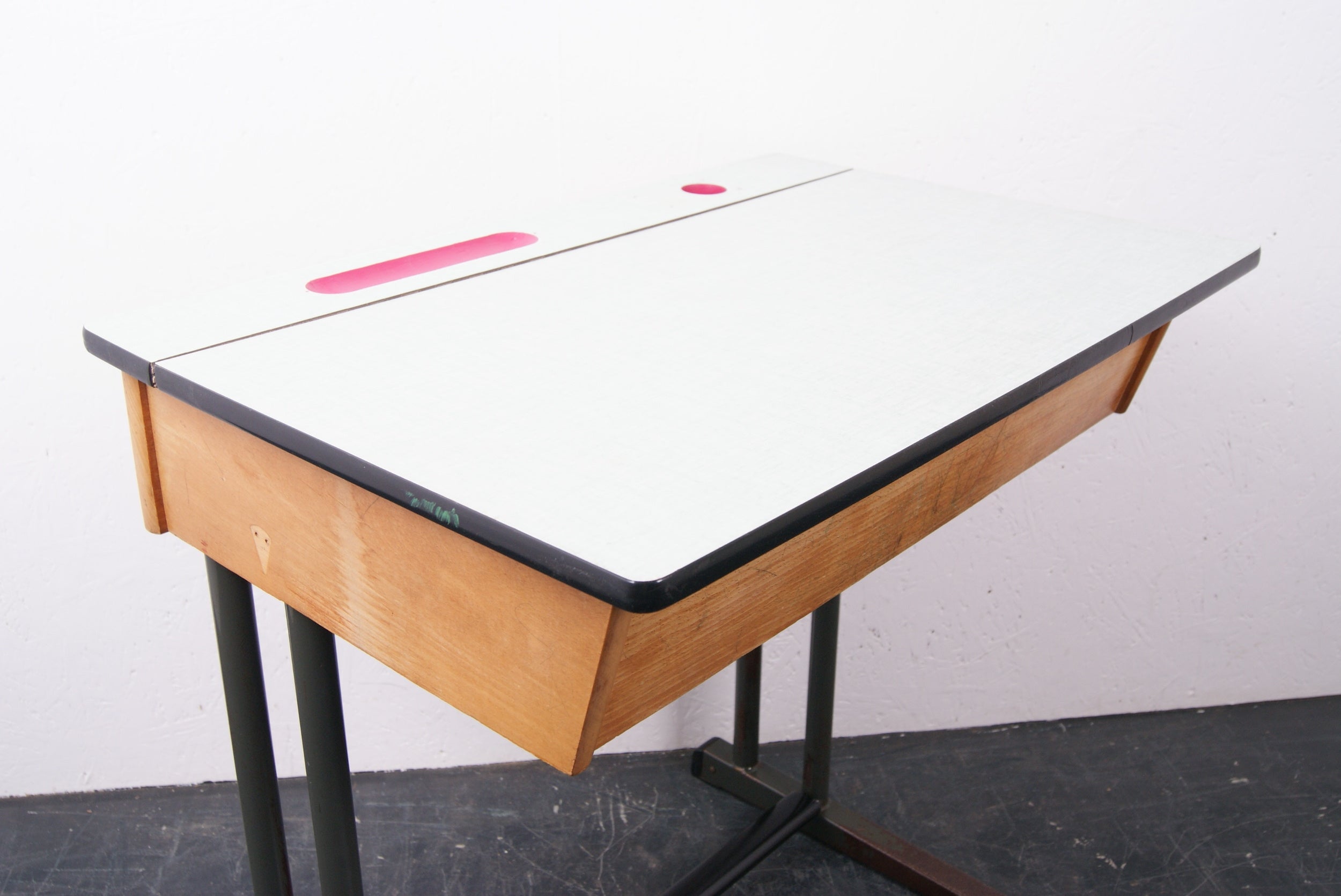 formica-topped-desk-6
