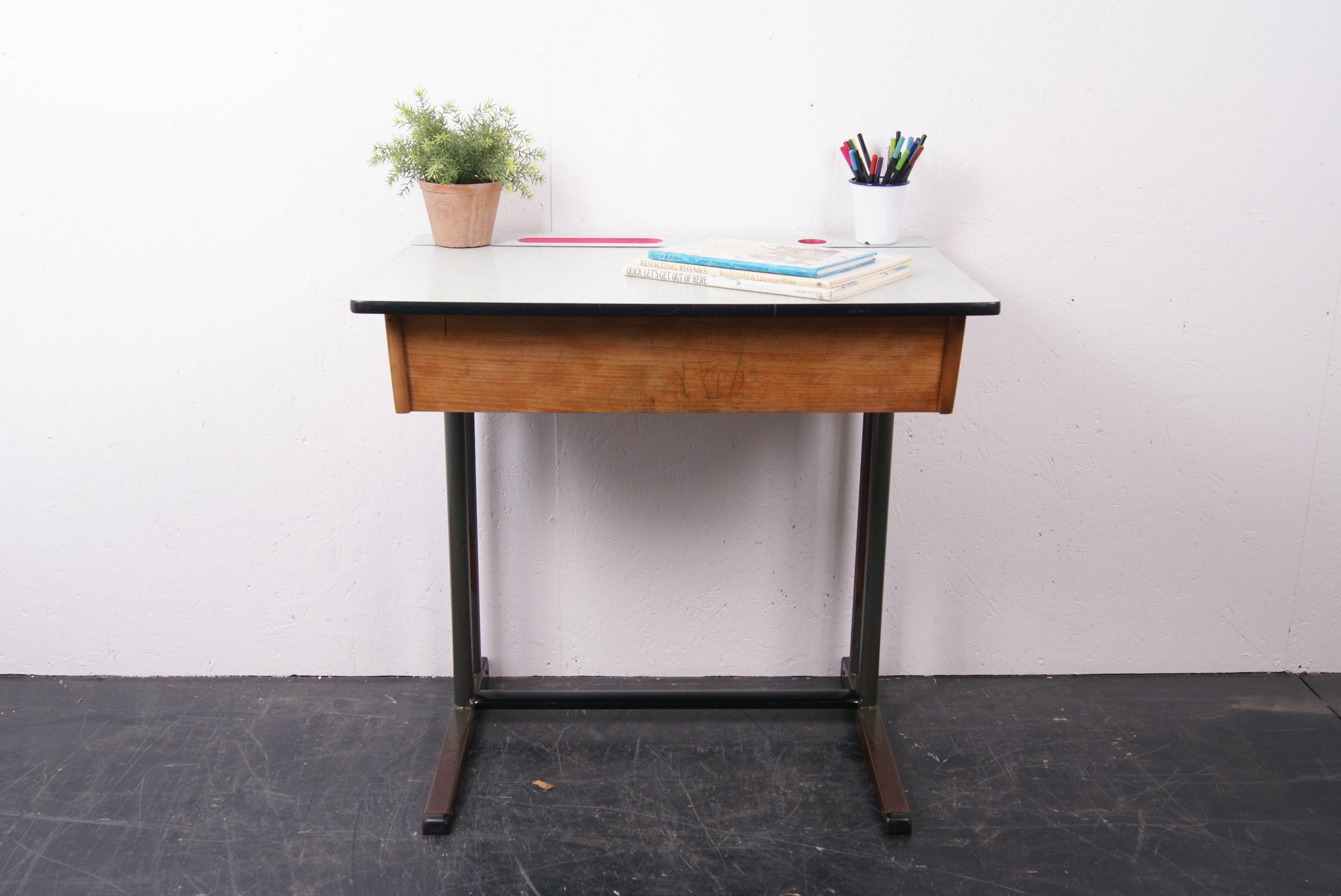 formica-topped-desk-9