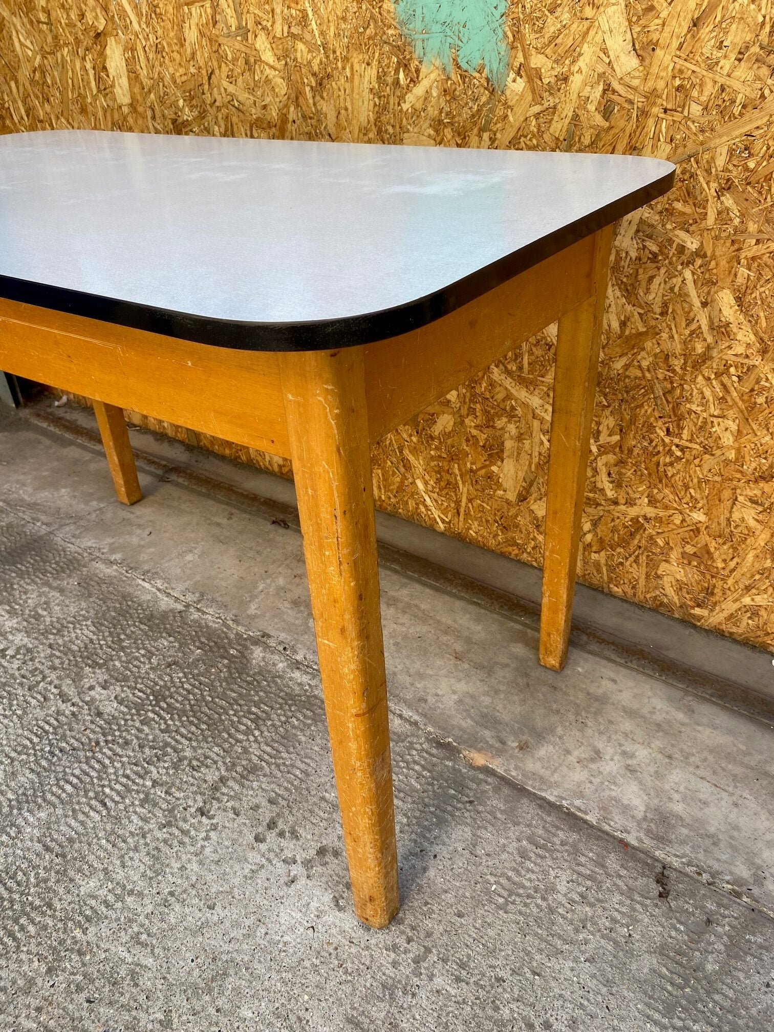 formica-topped-table-4