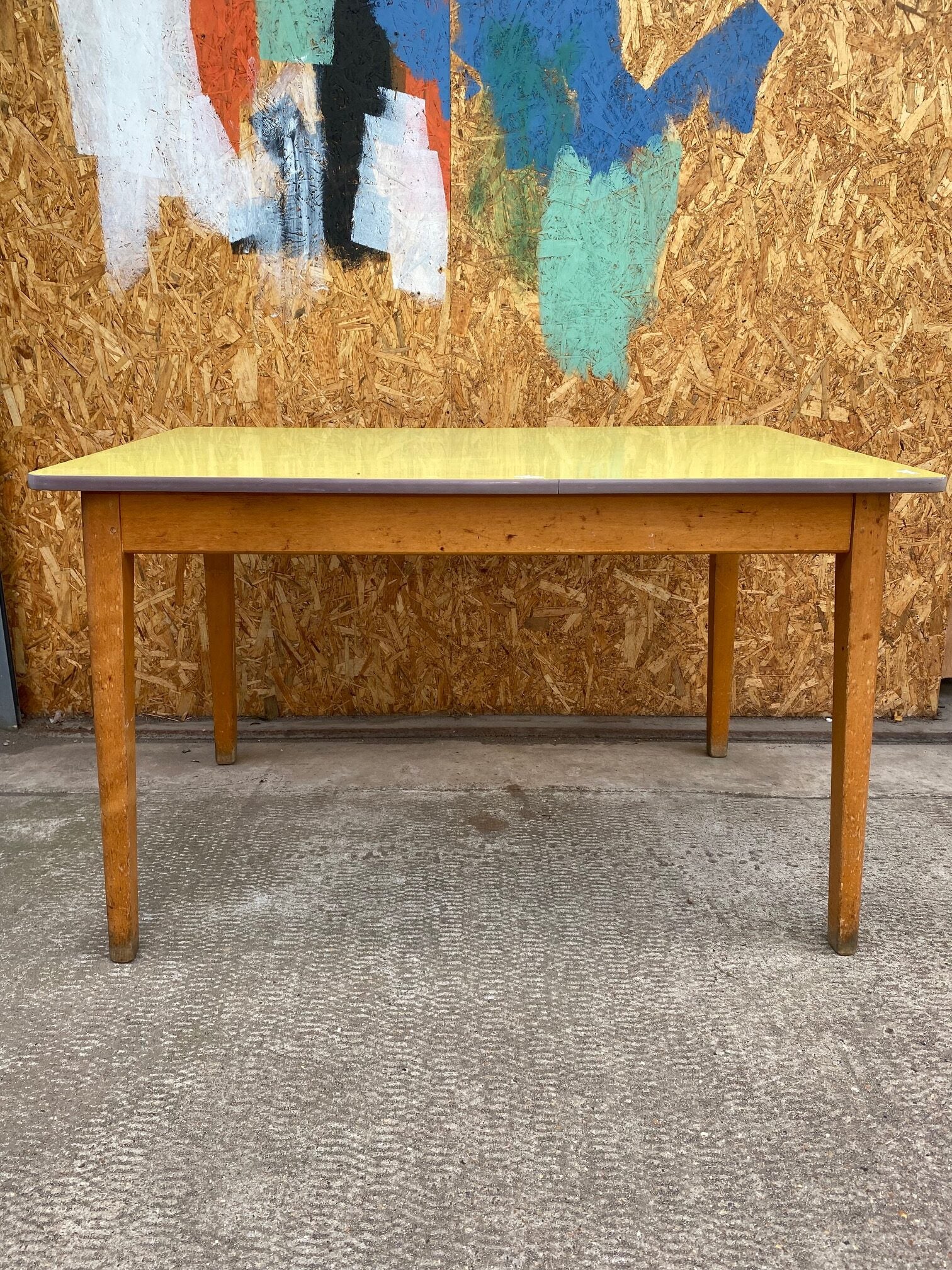 formica-yellow-table-1
