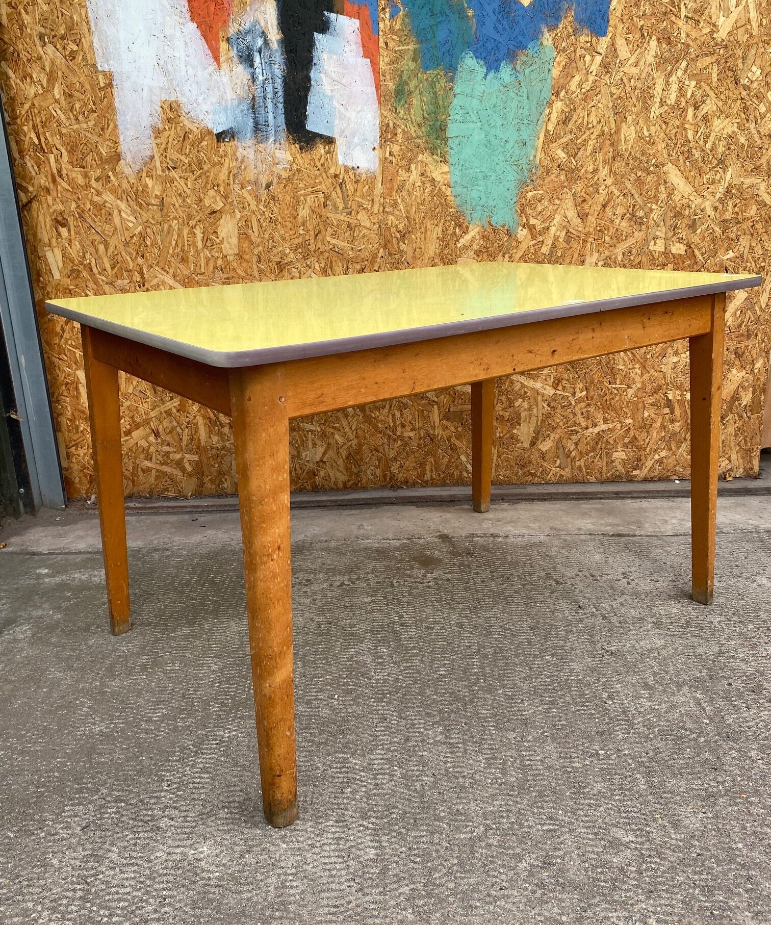 formica-yellow-table-3