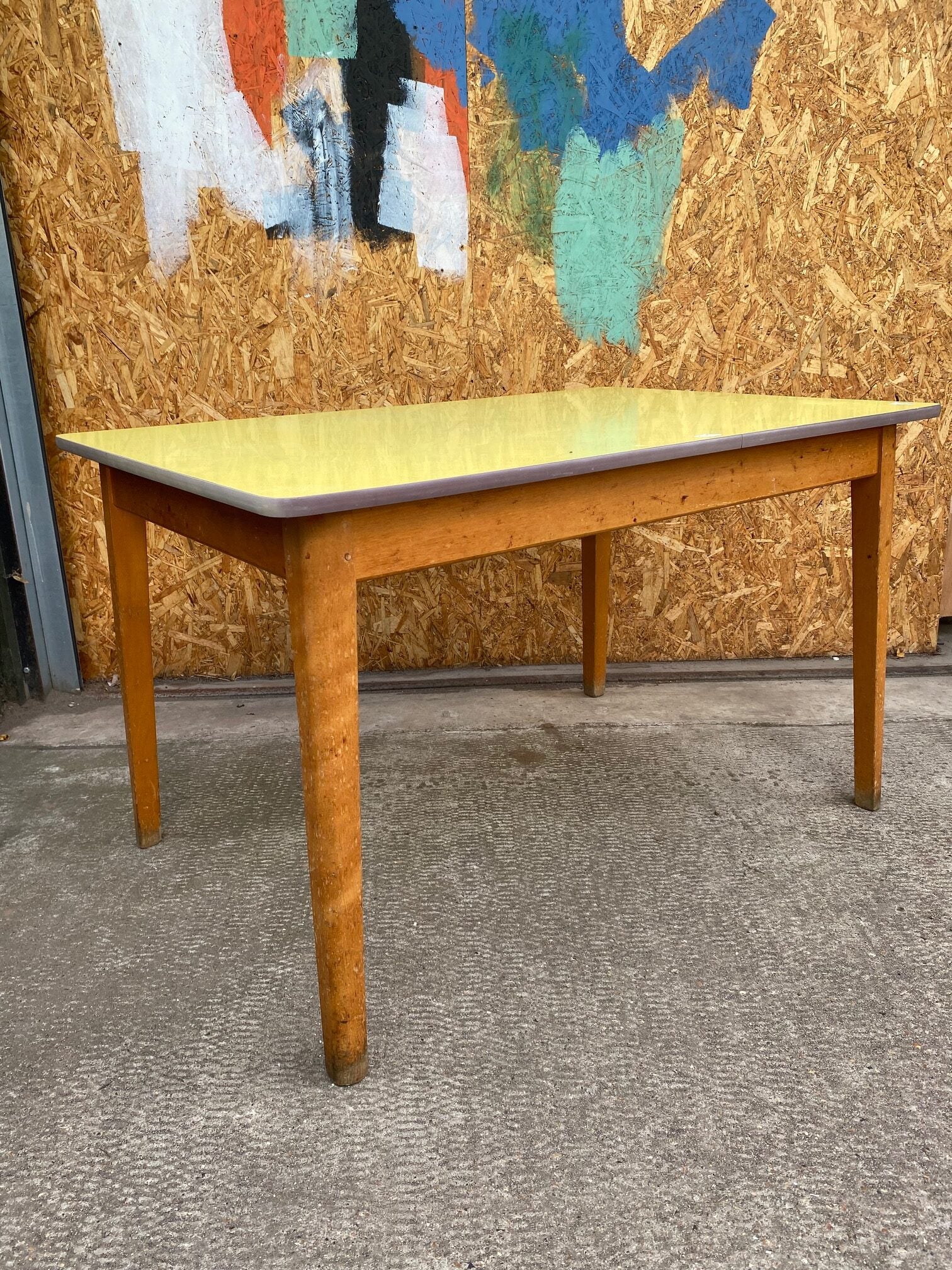 formica-yellow-table-3