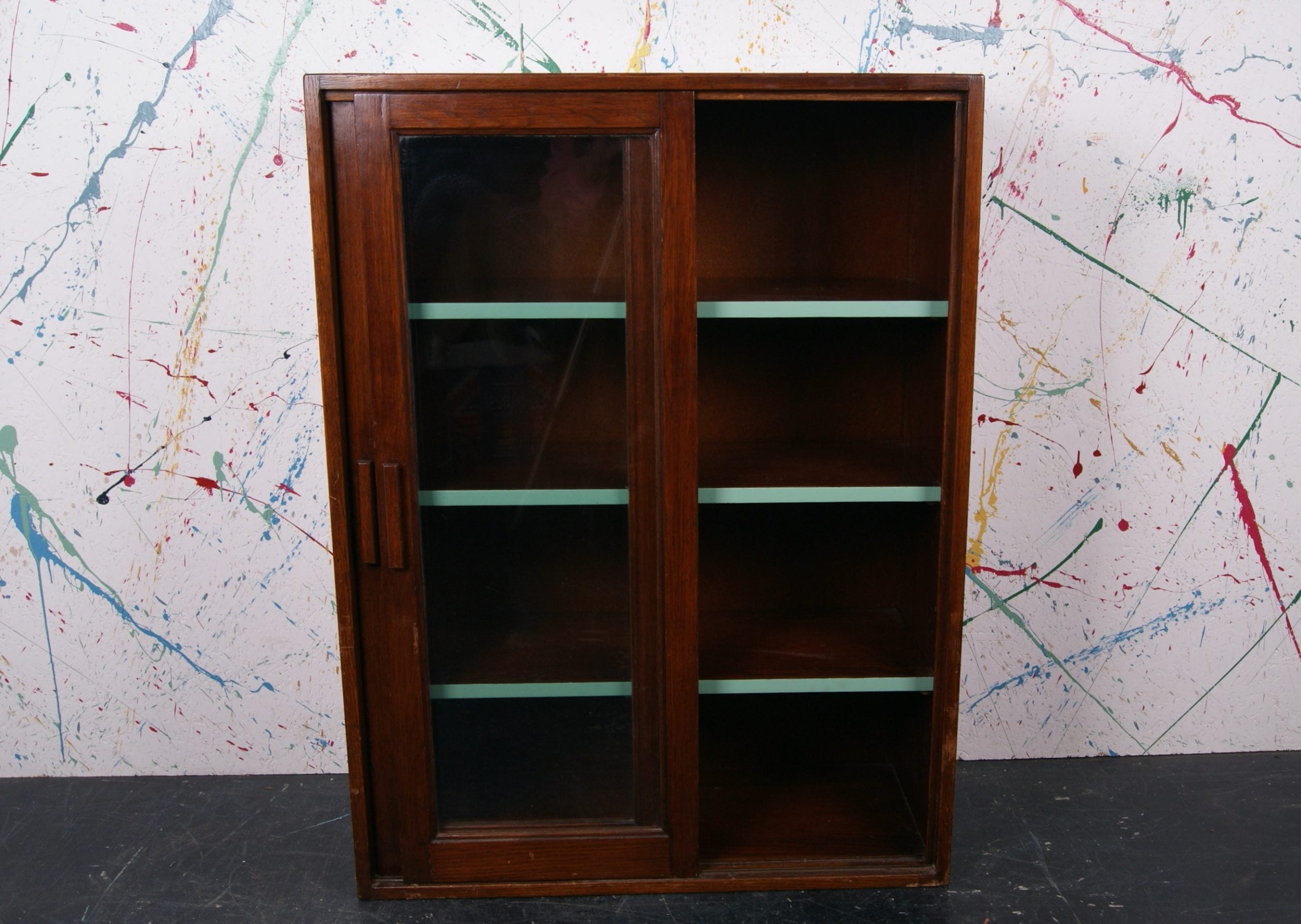 freestanding-glass-cabinet-3