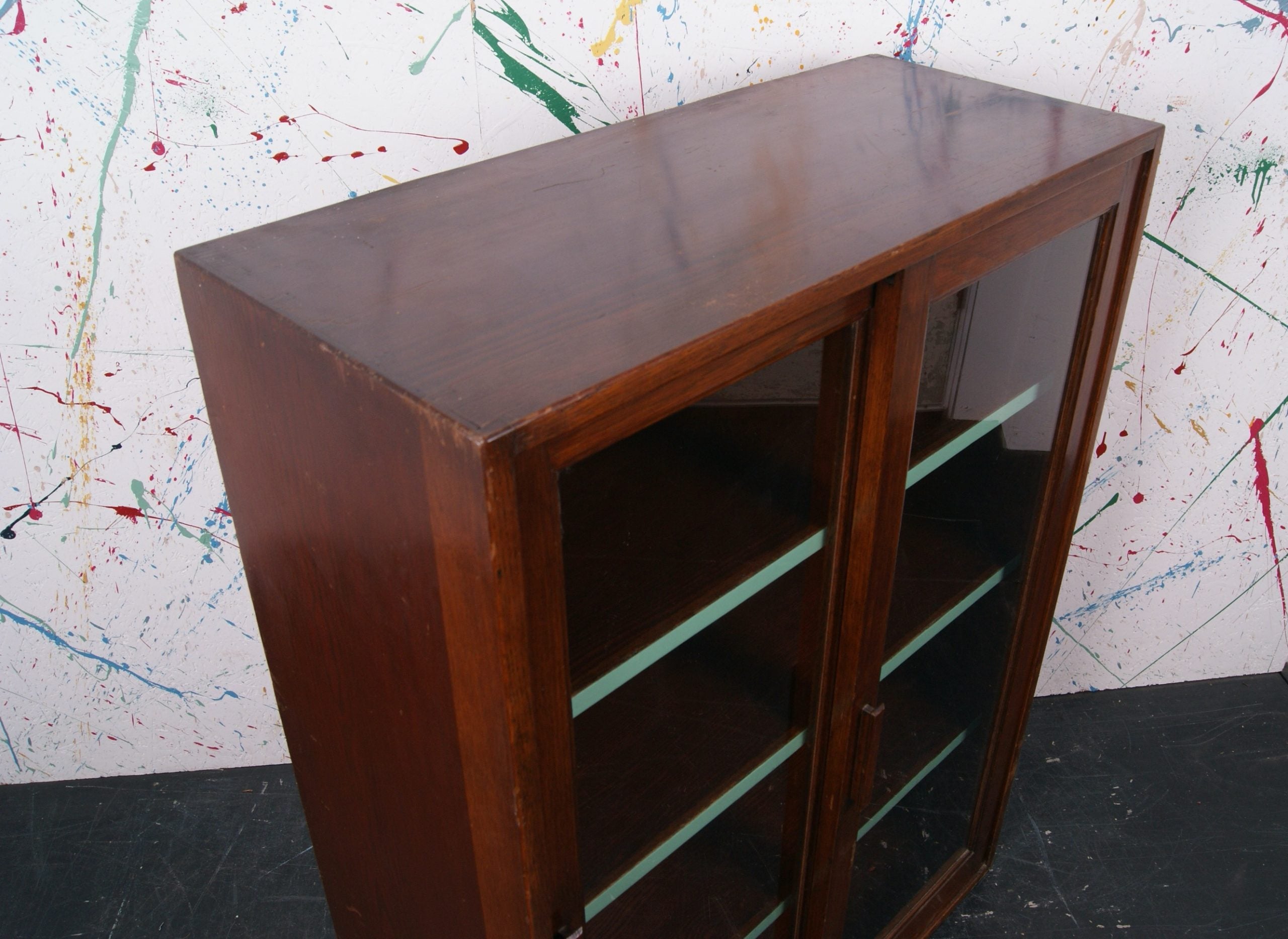 freestanding-glass-cabinet-6