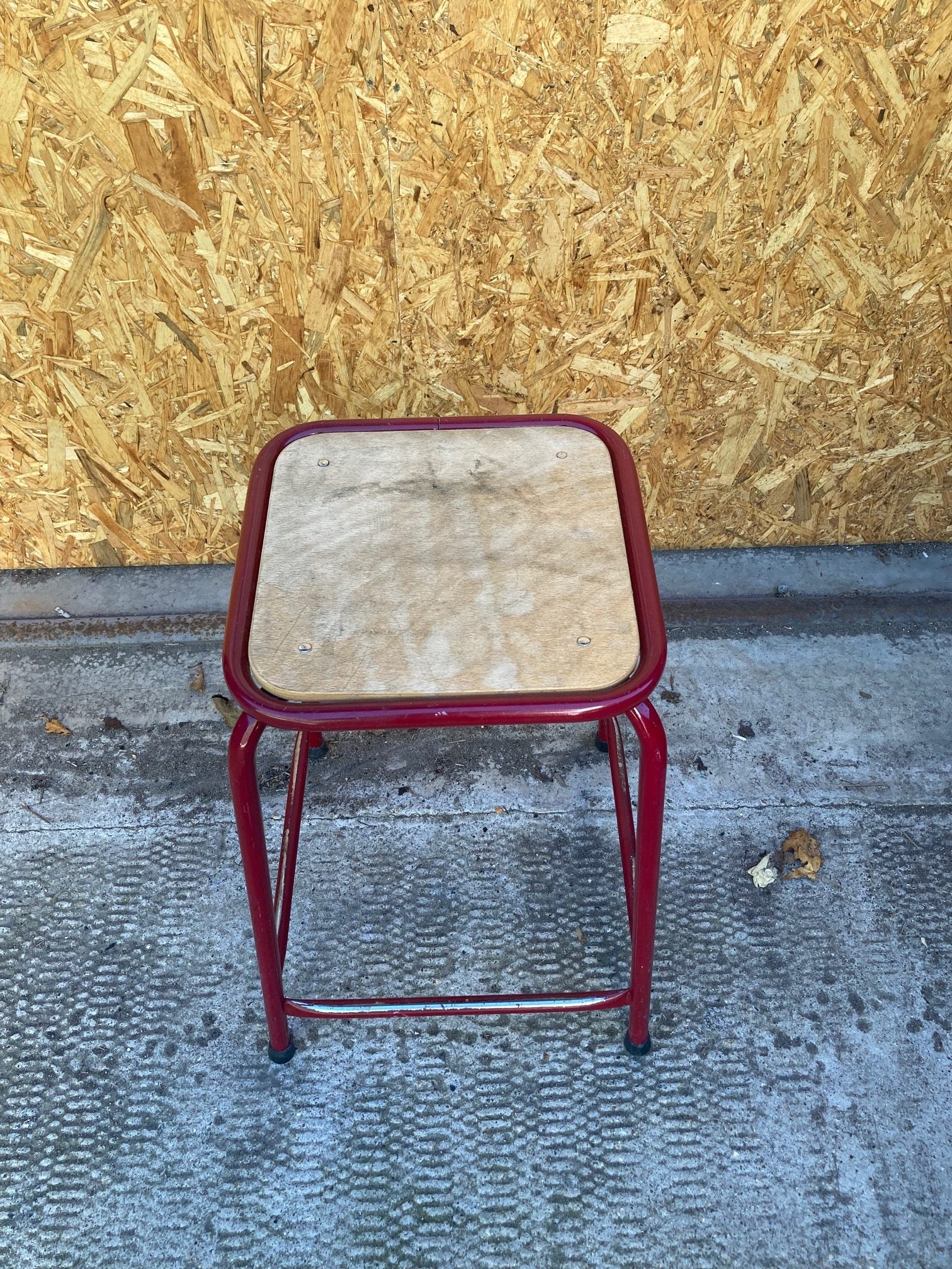 french-red-stools-3