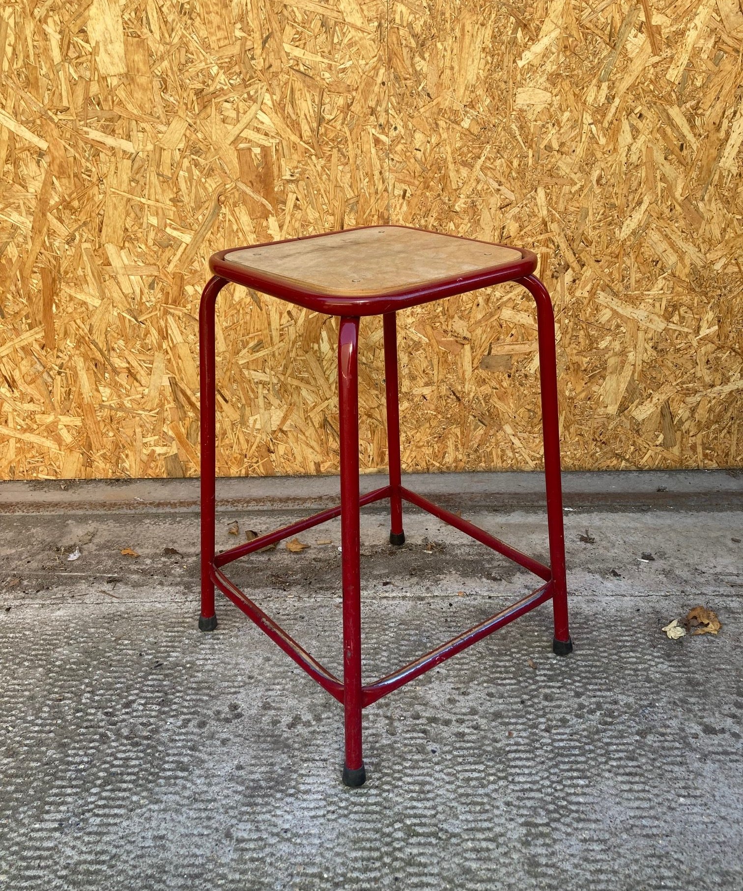 french-red-stools-4