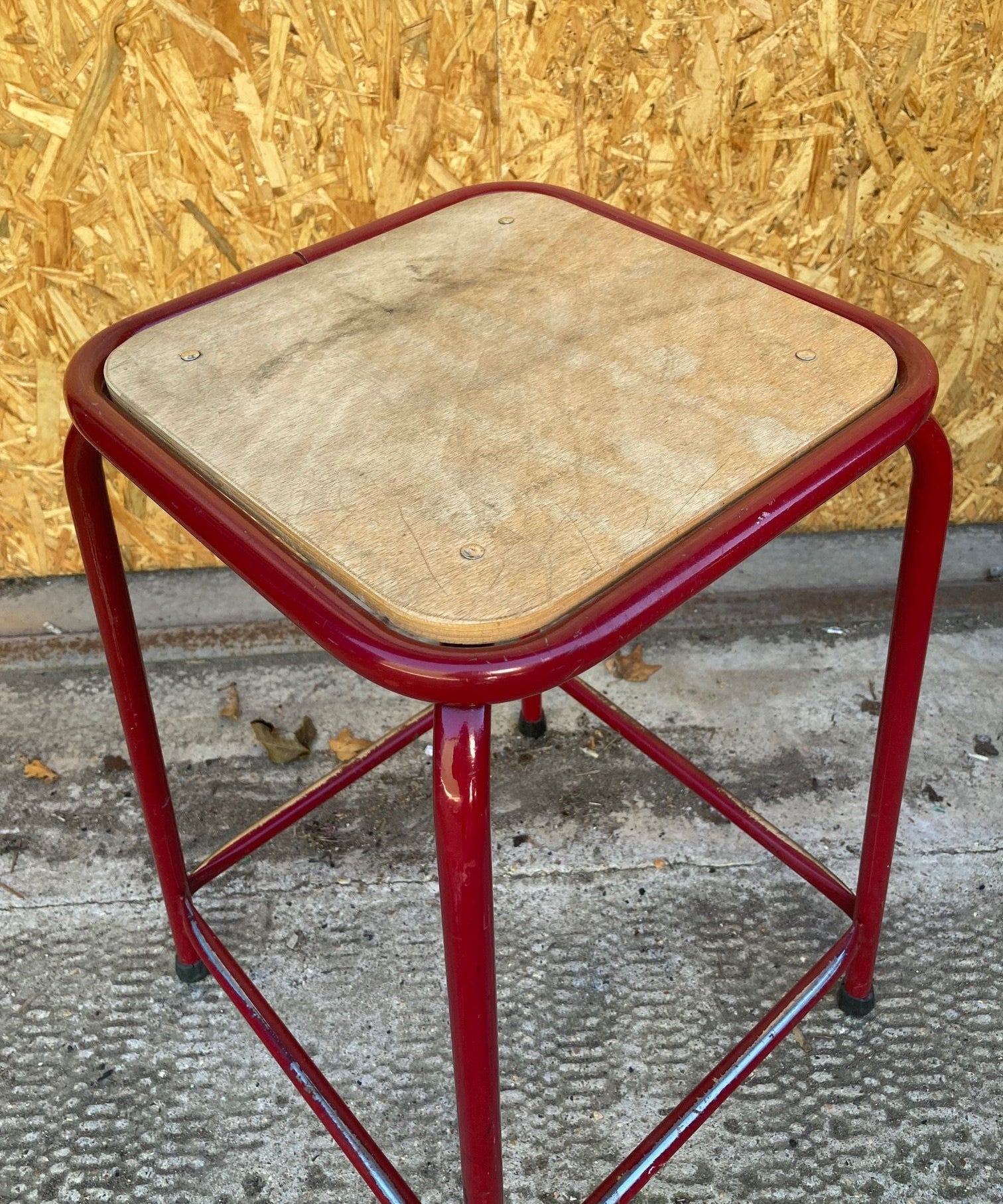 french-red-stools-5