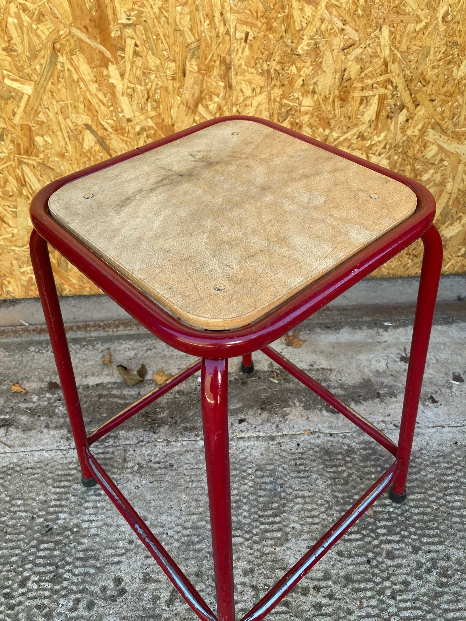 french-red-stools-5