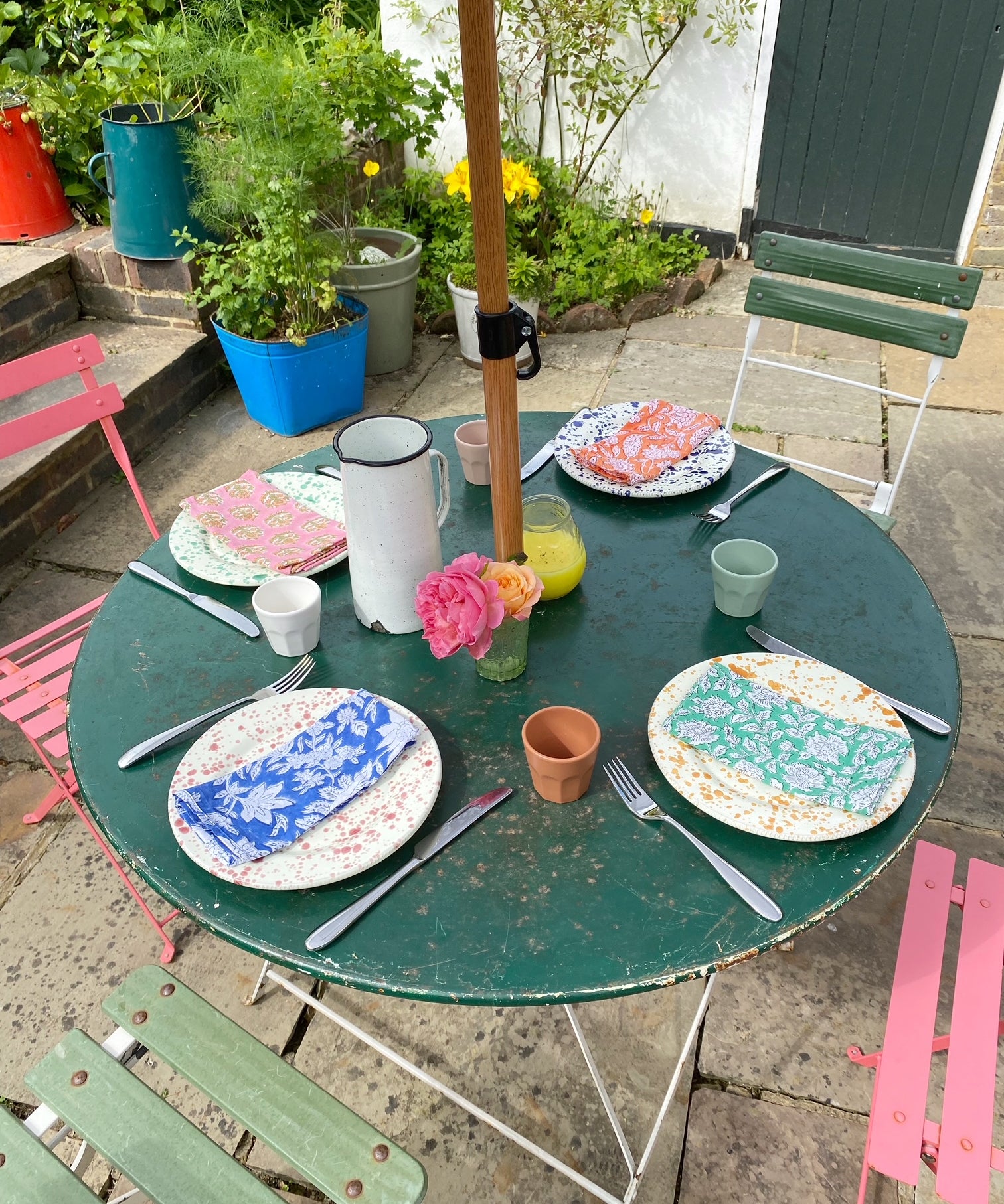 french-round-garden-table-2