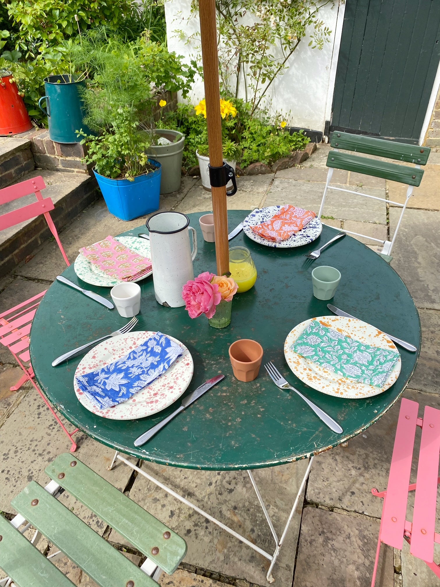 french-round-garden-table-2
