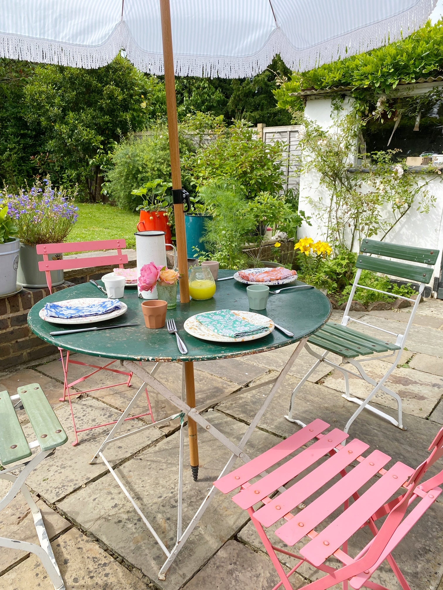 french-round-garden-table-4
