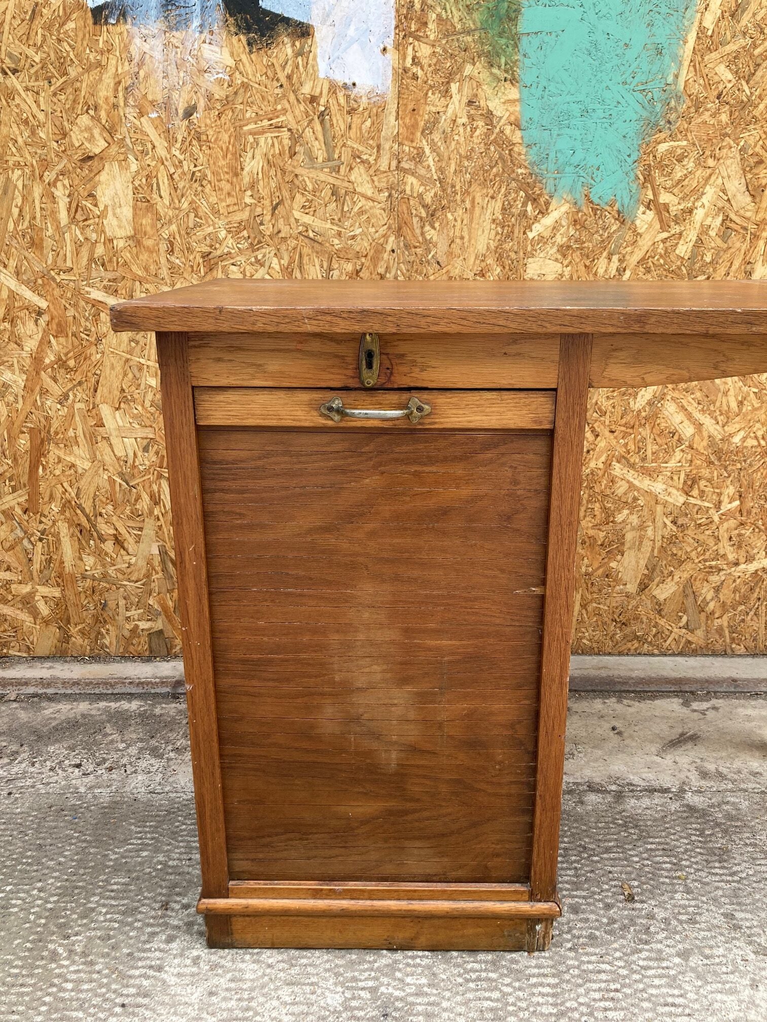 french-tambour-wooden-desk-2