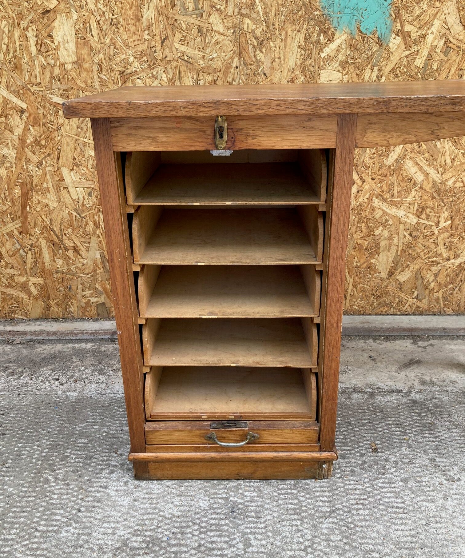 french-tambour-wooden-desk-4