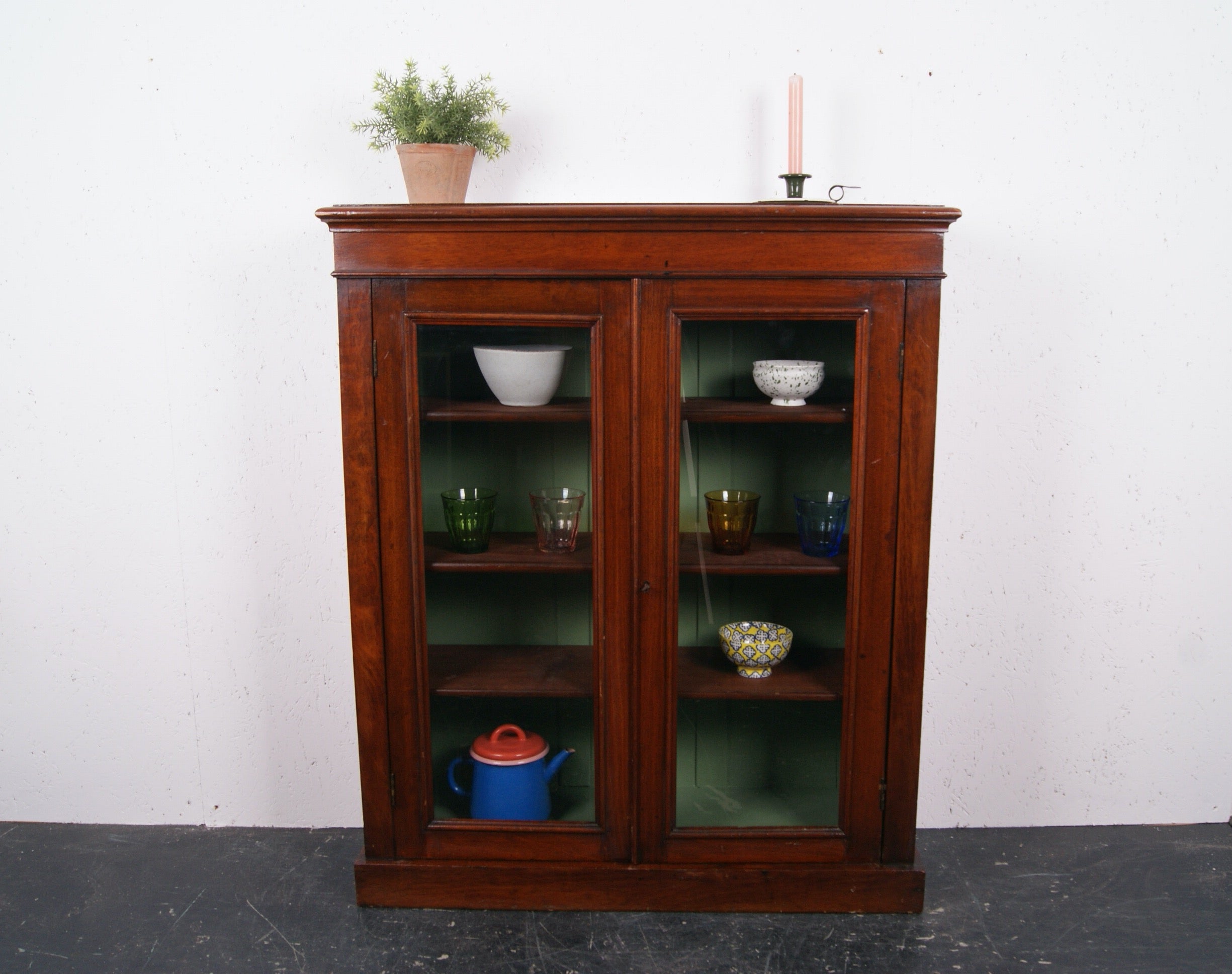 glass-cabinet-green-back-6