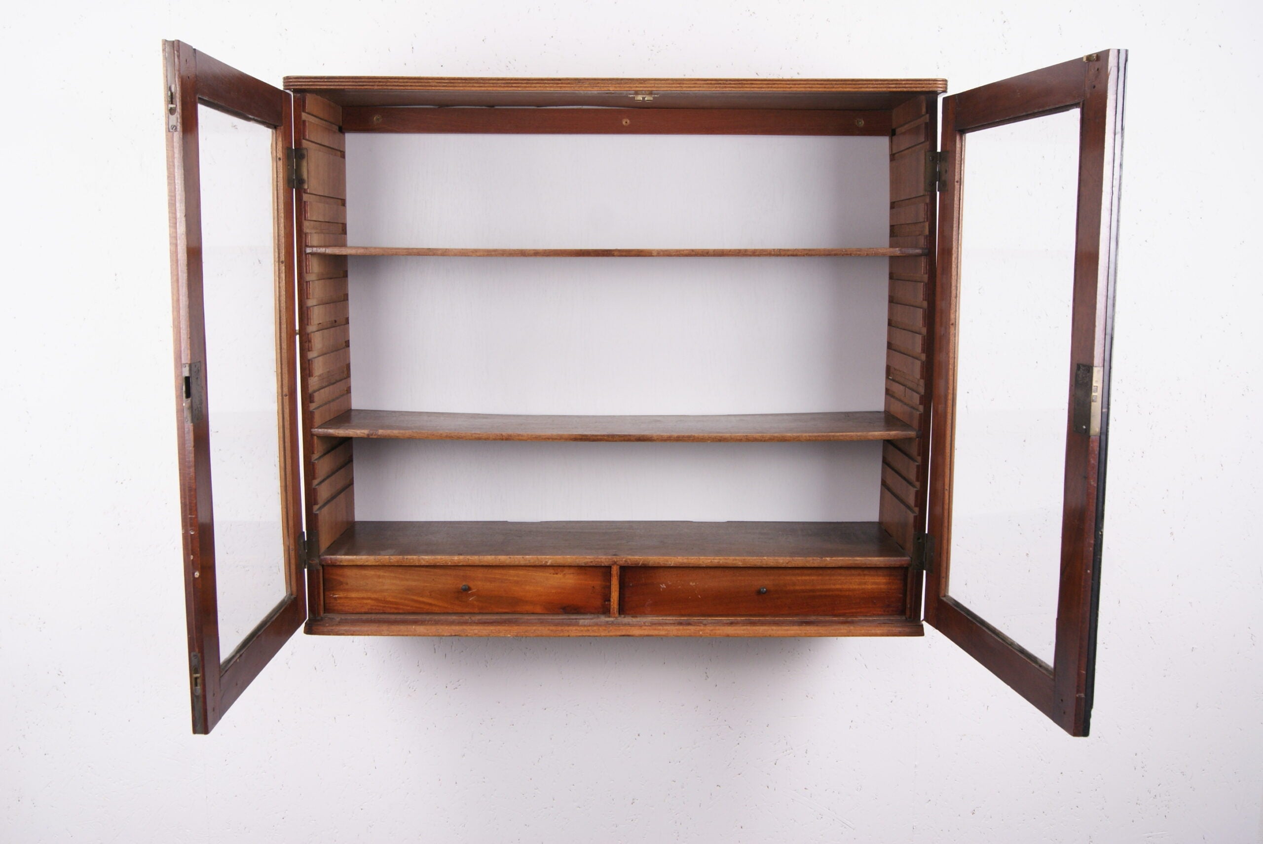 glass-cabinet-wall-2