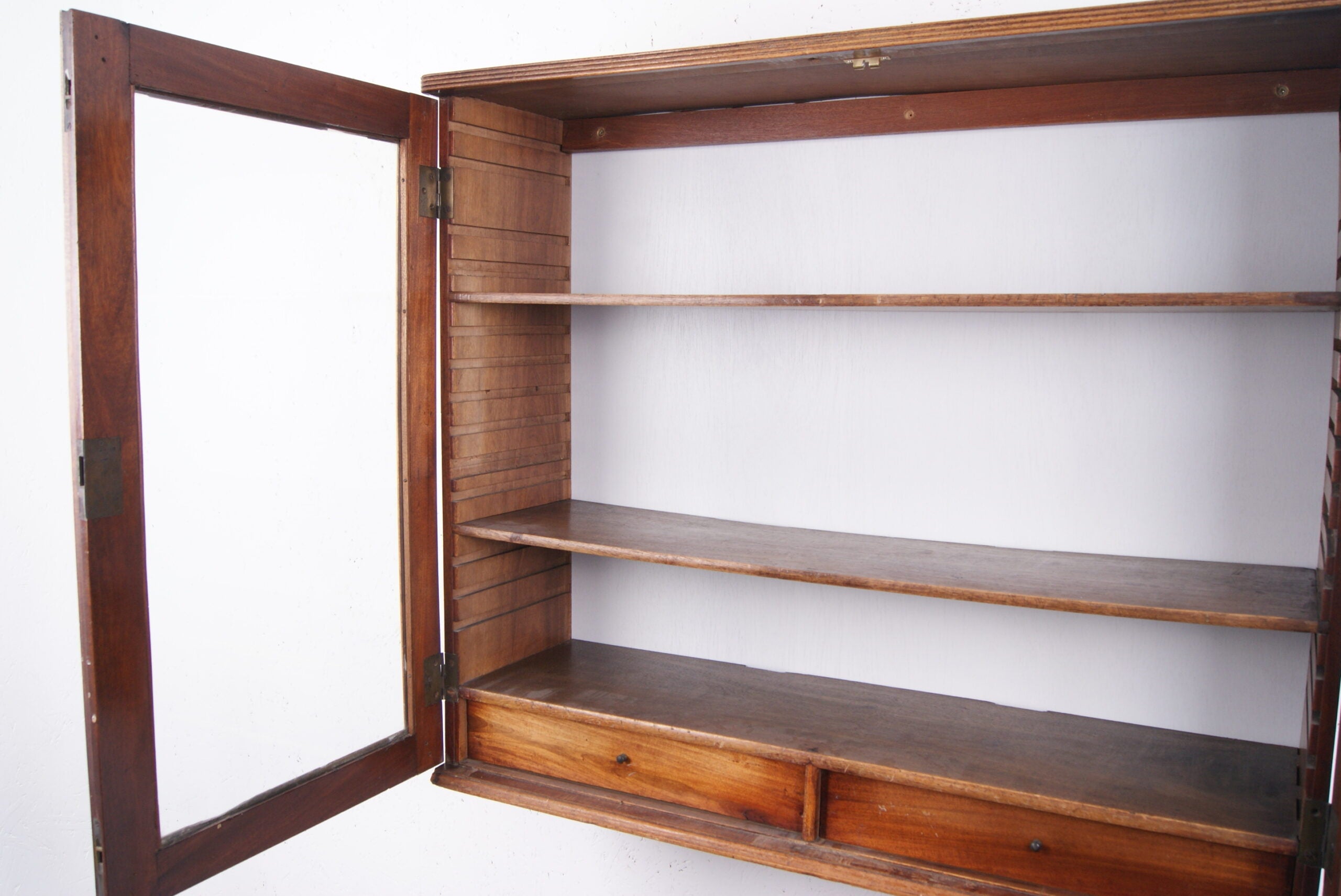 glass-cabinet-wall-3